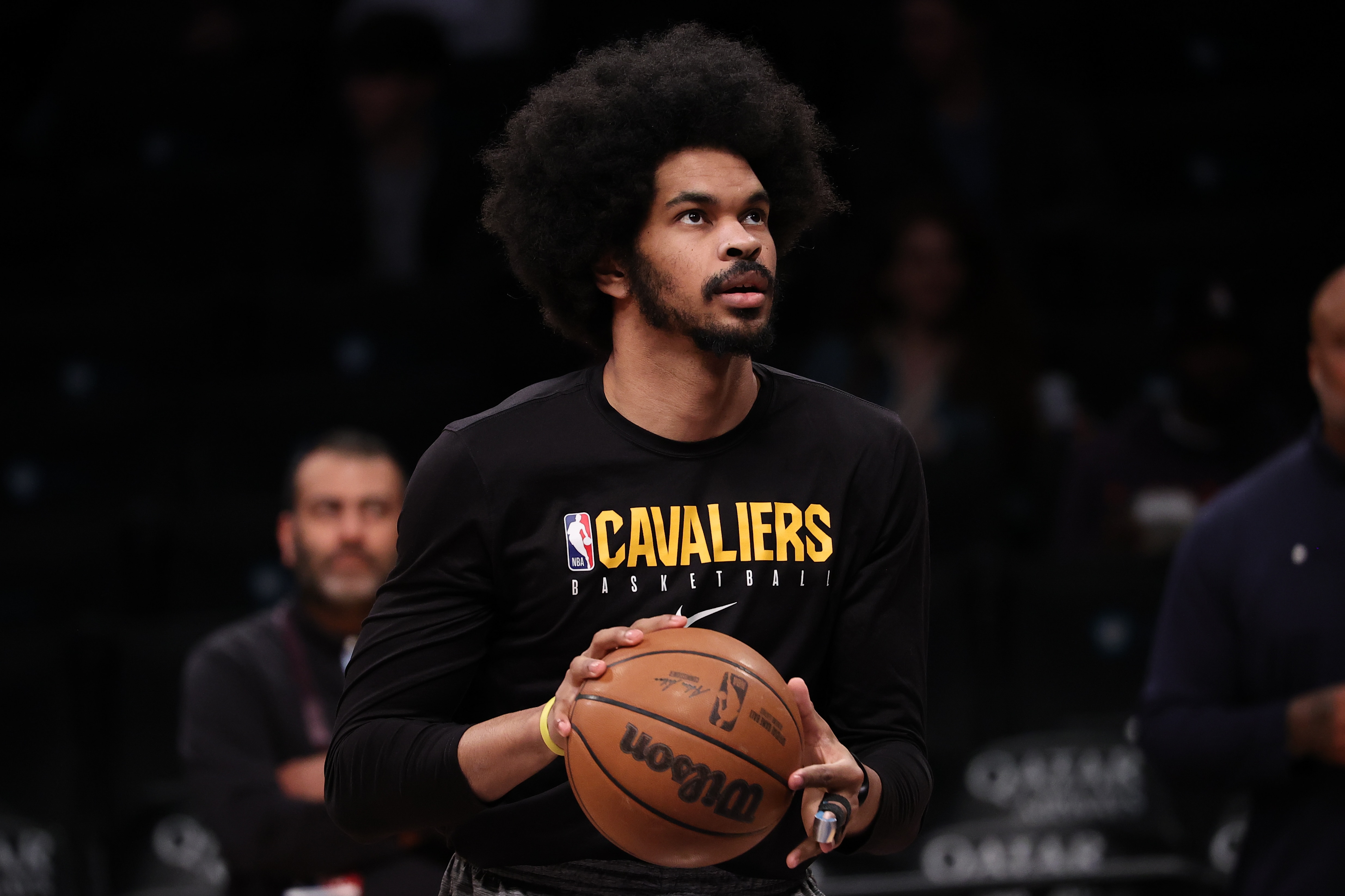 NEW YORK, NY - APRIL 8: Jarrett Allen of Cleveland Cavaliers warms up before the NBA match between Brooklyn Nets and Cleveland Cavaliers at the Barclays Center in Brooklyn of New York City, United States on April 8, 2022. (Photo by Tayfun Coskun/Anadolu Agency via Getty Images)