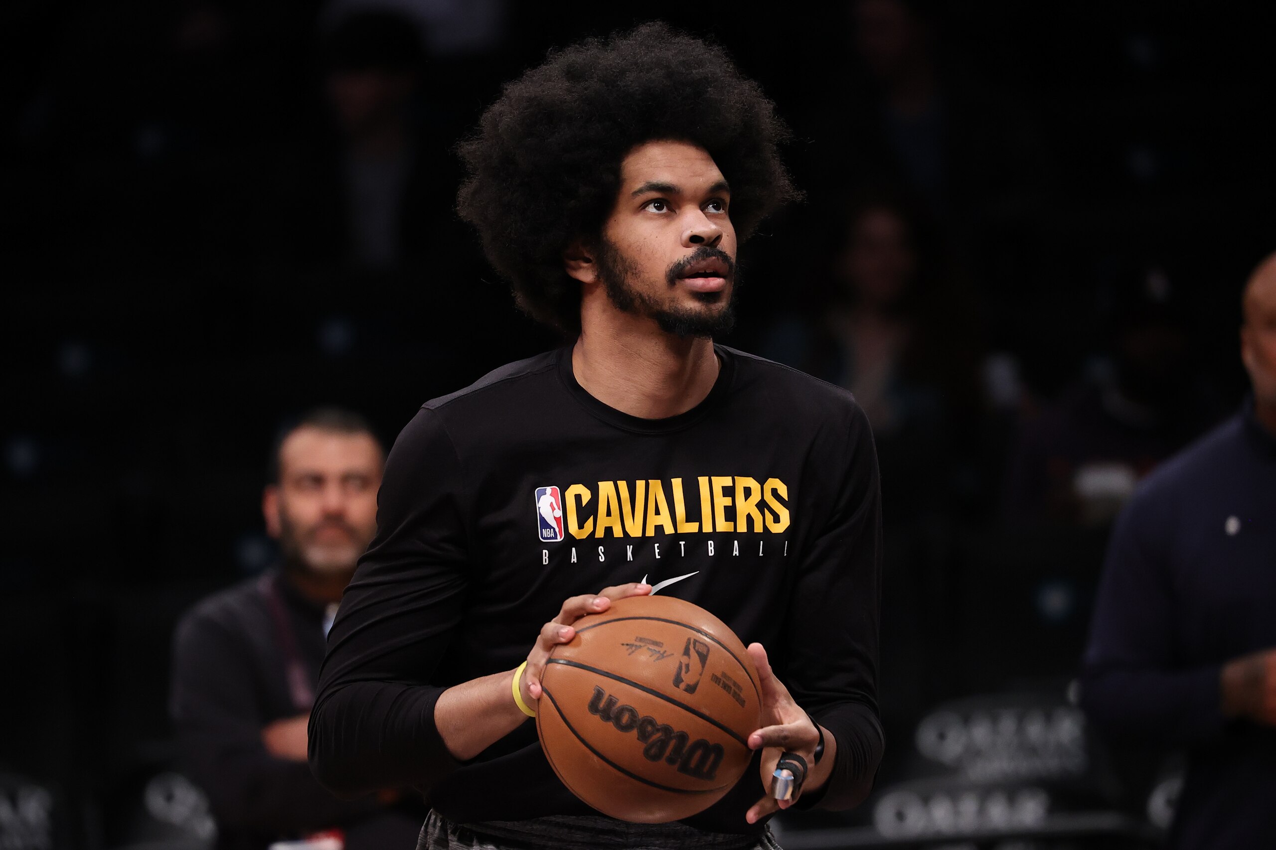 NEW YORK, NY - APRIL 8: Jarrett Allen of Cleveland Cavaliers warms up before the NBA match between Brooklyn Nets and Cleveland Cavaliers at the Barclays Center in Brooklyn of New York City, United States on April 8, 2022. (Photo by Tayfun Coskun/Anadolu Agency via Getty Images)
