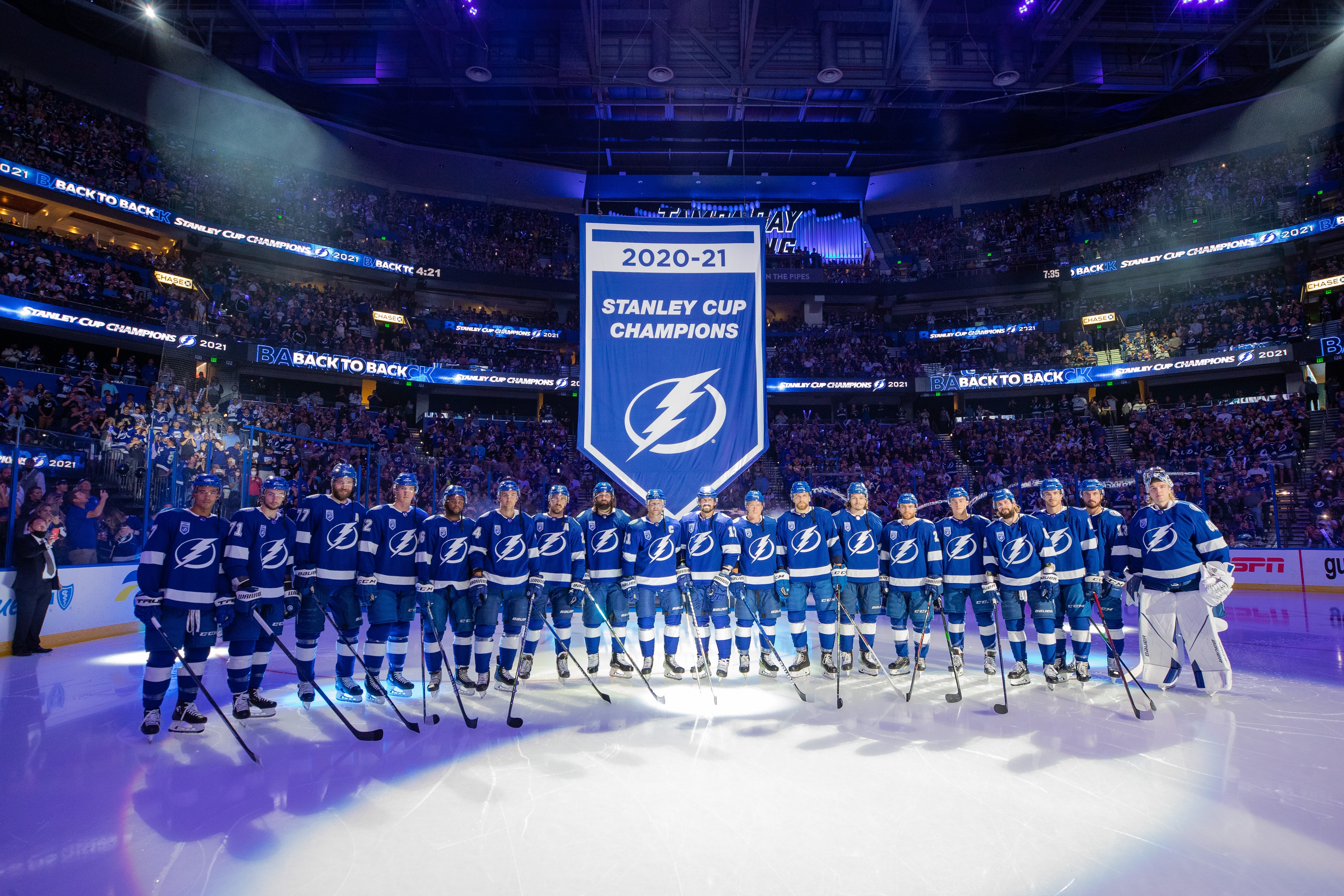TAMPA, FL - OCTOBER 12:  The Tampa Bay Lightning raise the 2020-21 Stanley Cup Champions banner to the rafters before the game against the Pittsburgh Penguins at Amalie Arena on October 12, 2021 in Tampa, Florida. (Photo by Scott Audette /NHLI via Getty Images)
