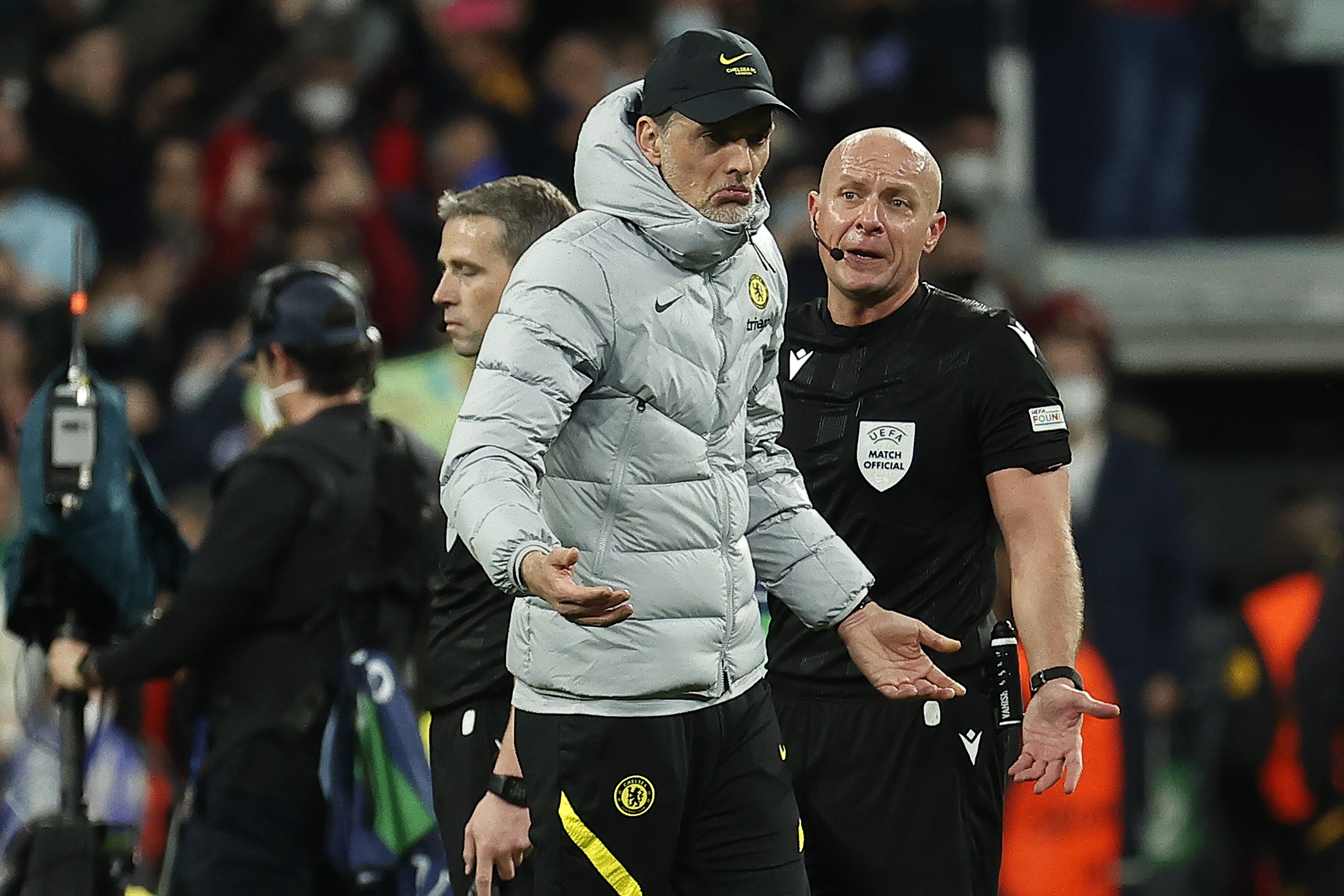 MADRID, SPAIN - APRIL 12: Chelsea manager Thomas Tuchel (L) argues with referee Szymon Marciniak after the UEFA Champions League quarter final second leg soccer match between Real Madrid and Chelsea at Santiago Bernabeu Stadium, in Madrid, Spain, 12 April 2022. (Photo by Burak Akbulut/Anadolu Agency via Getty Images)