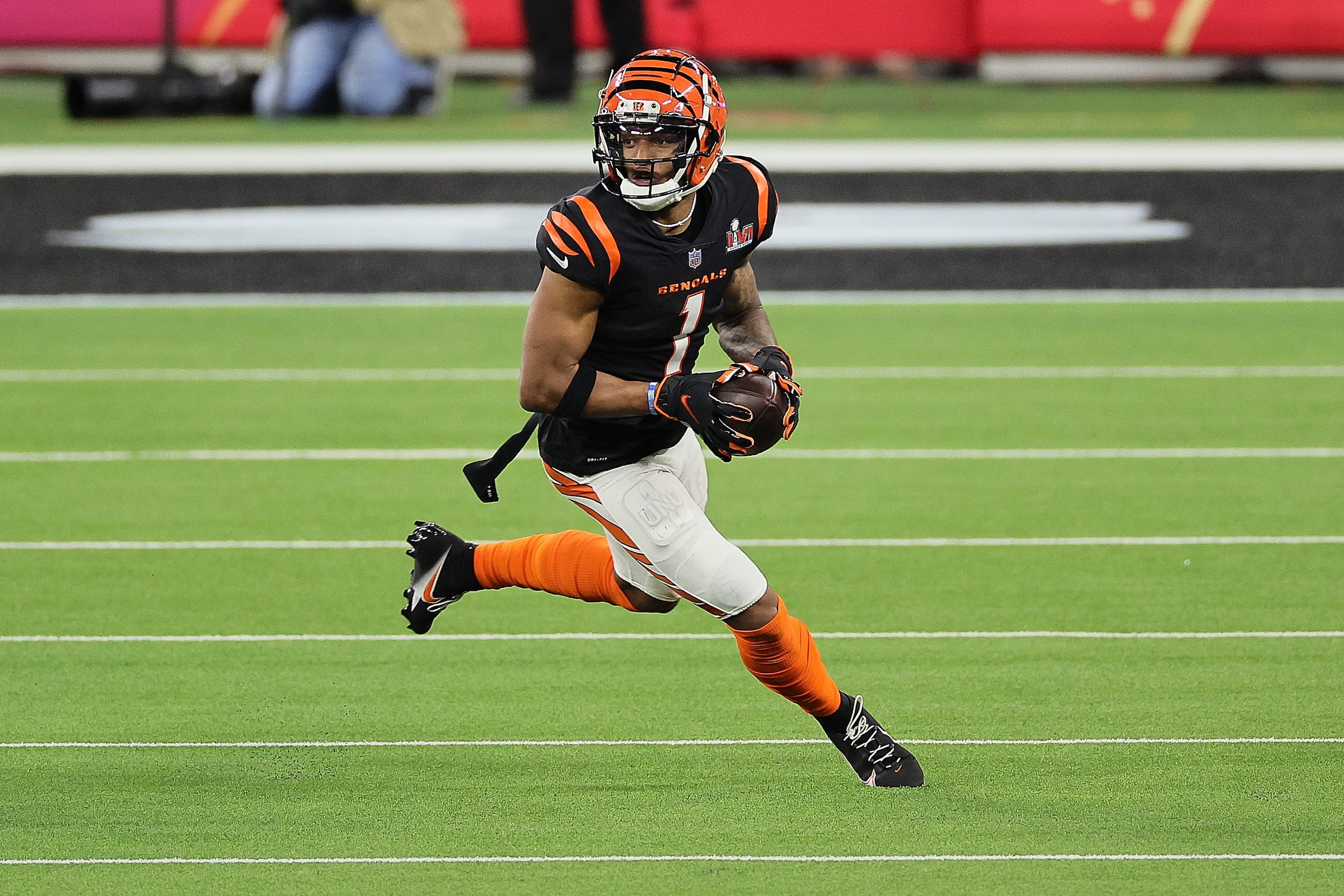 INGLEWOOD, CALIFORNIA - FEBRUARY 13: Ja'Marr Chase #1 of the Cincinnati Bengals runs with the ball in the fourth quarter during Super Bowl LVI against the Los Angeles Rams at SoFi Stadium on February 13, 2022 in Inglewood, California. (Photo by Andy Lyons/Getty Images)