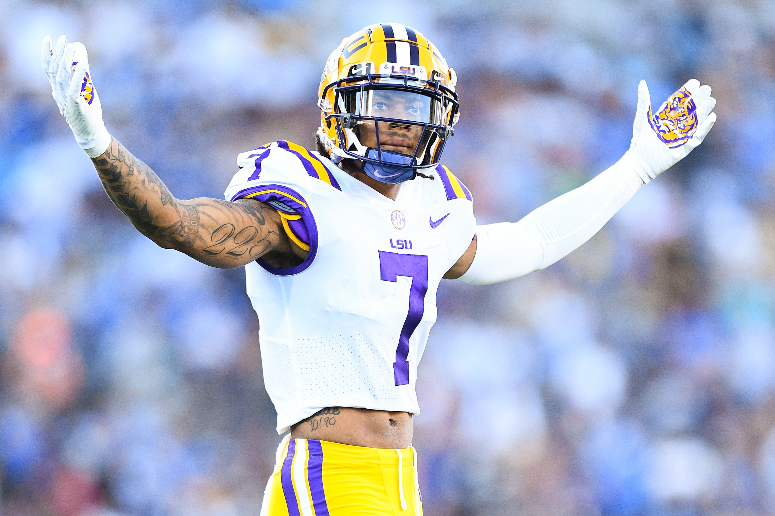 PASADENA, CA - SEPTEMBER 04: LSU Tigers Cornerback Derek Stingley Jr. (7) celebrates during a college football game between the LSU Tigers and the UCLA Bruins played on September 4, 2021 at the Rose Bowl in Pasadena, CA. (Photo by Brian Rothmuller/Icon Sportswire via Getty Images) PASADENA, CA - SEPTEMBER 04: LSU Tigers Cornerback Derek Stingley Jr. (7) celebrates during a college football game between the LSU Tigers and the UCLA Bruins played on September 4, 2021 at the Rose Bowl in Pasadena, CA. (Photo by Brian Rothmuller/Icon Sportswire via Getty Images)