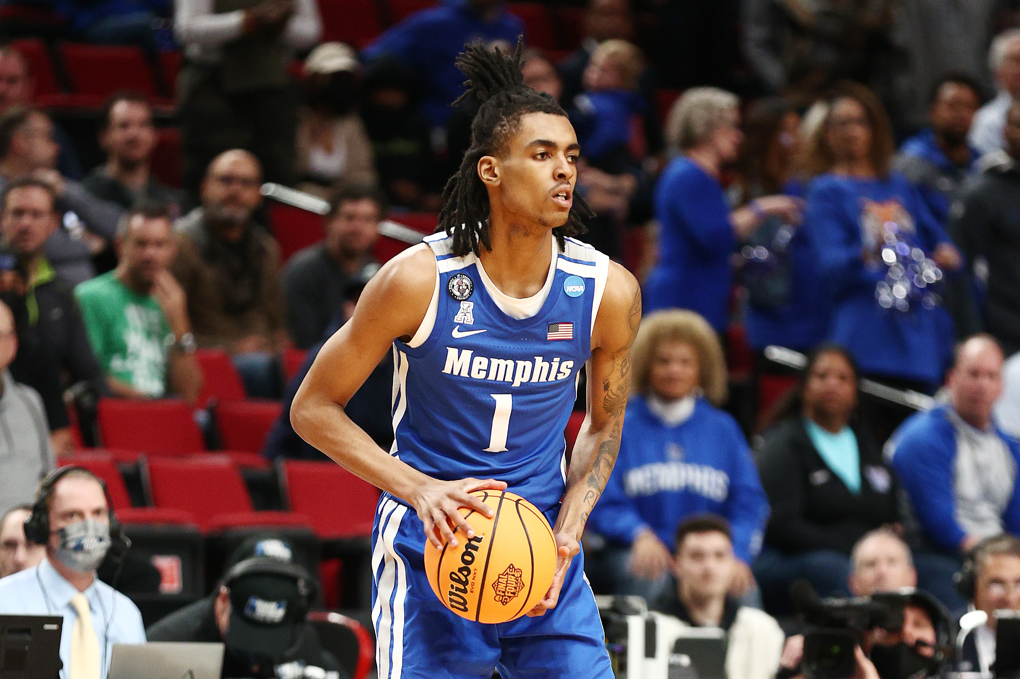 PORTLAND, OREGON - MARCH 17: Emoni Bates #1 of the Memphis Tigers handles the ball during the first half against the Boise State Broncos in the first round game of the 2022 NCAA Men's Basketball Tournament at Moda Center on March 17, 2022 in Portland, Oregon. (Photo by Ezra Shaw/Getty Images)