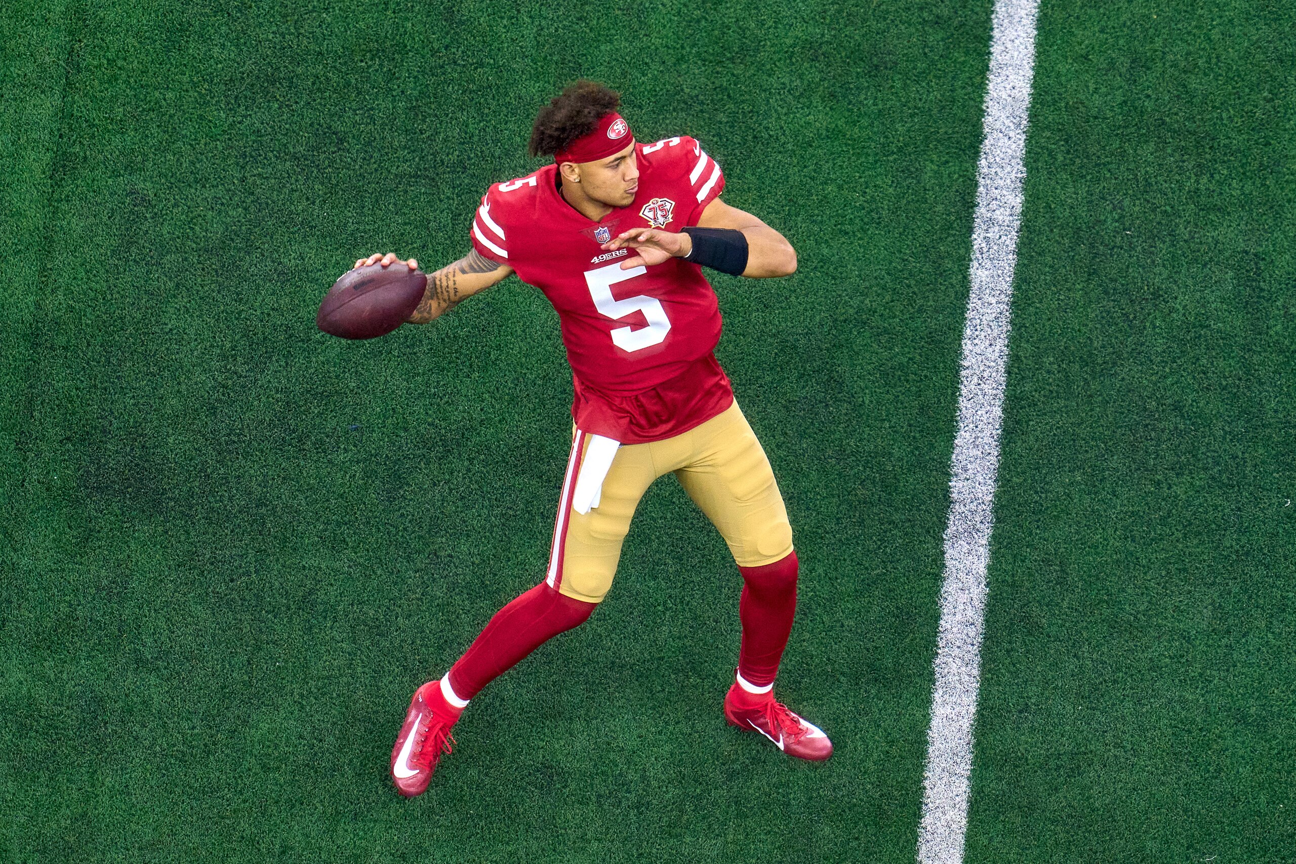 ARLINGTON, TX - JANUARY 16: San Francisco 49ers quarterback Trey Lance (5) warms up with the football during the NFC Wild Card game between the San Francisco 49ers and the Dallas Cowboys on January 16, 2022 at AT&T Stadium in Arlington, TX. (Photo by Robin Alam/Icon Sportswire via Getty Images)