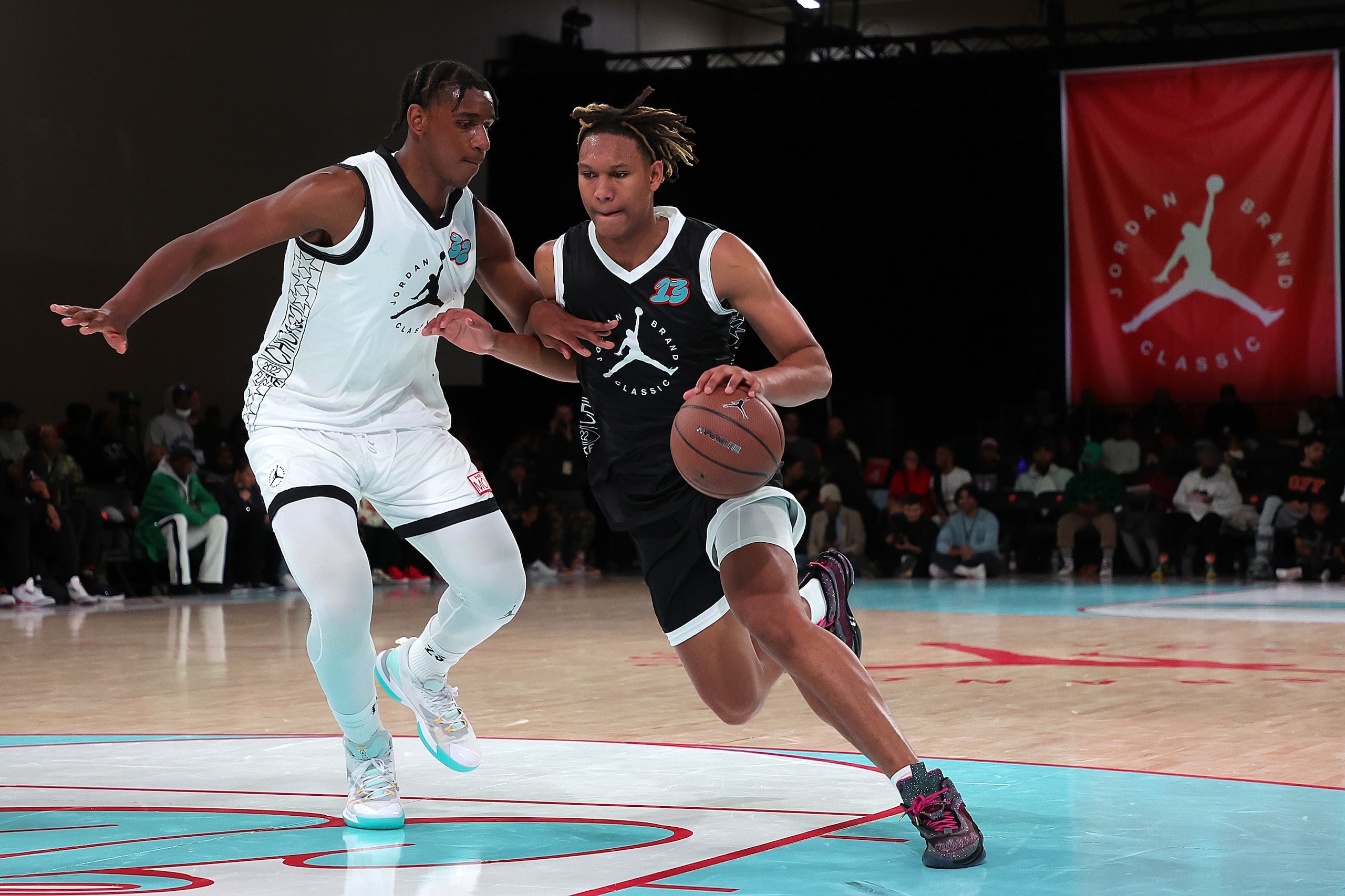CHICAGO, ILLINOIS - APRIL 15: Malik Reneau #13 of Team Air is defended by Tarris Reed #32 of Team Flight during the men's Jordan Brand Classic at Hope Academy on April 15, 2022 in Chicago, Illinois. (Photo by Stacy Revere/Getty Images)