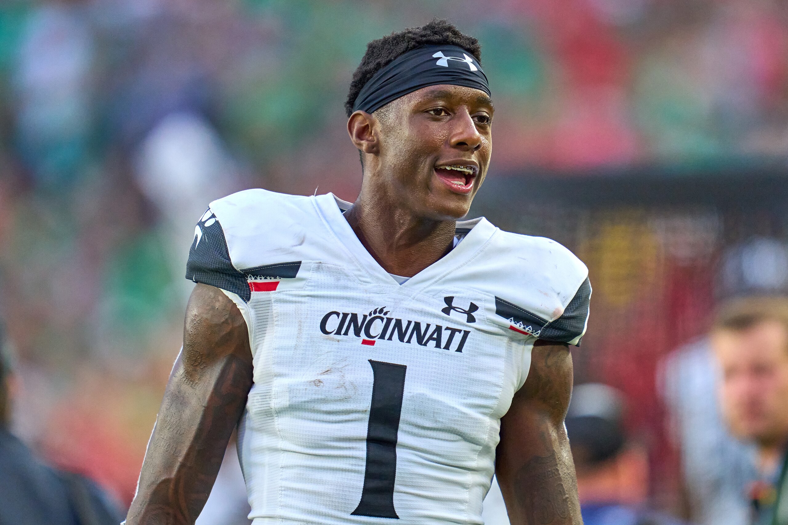 SOUTH BEND, IN - OCTOBER 02: Cincinnati Bearcats cornerback Ahmad Gardner (1) reacts after a play during a game between the Notre Dame Fighting Irish and the Cincinnati Bearcats on October 2, 2021, in South Bend, IN. (Photo by Robin Alam/Icon Sportswire via Getty Images) SOUTH BEND, IN - OCTOBER 02: Cincinnati Bearcats cornerback Ahmad Gardner (1) reacts after a play during a game between the Notre Dame Fighting Irish and the Cincinnati Bearcats on October 2, 2021, in South Bend, IN. (Photo by Robin Alam/Icon Sportswire via Getty Images)