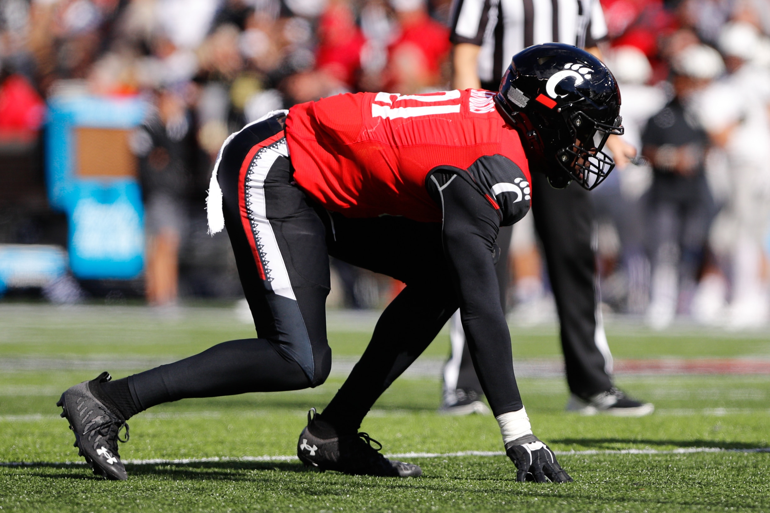 CINCINNATI, OH - OCTOBER 16: Cincinnati Bearcats defensive lineman Myjai Sanders (21) lines up for a play during the game against the UCF Knights and the Cincinnati Bearcats on October 16, 2021, at Nippert Stadium in Cincinnati, OH. (Photo by Ian Johnson/Icon Sportswire via Getty Images)