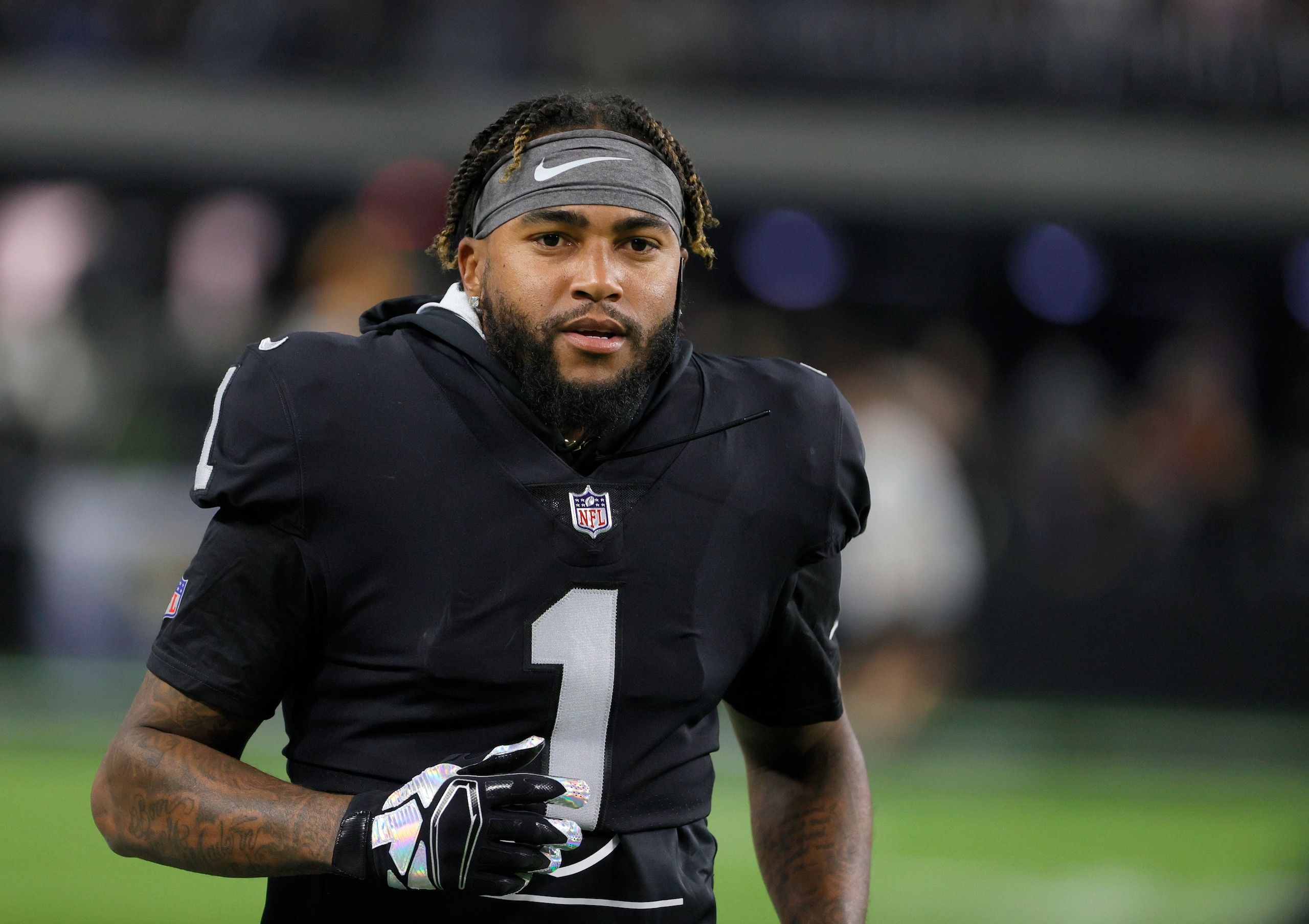 LAS VEGAS, NEVADA - NOVEMBER 14:  Wide receiver DeSean Jackson #1 of the Las Vegas Raiders warms up before a game against the Kansas City Chiefs at Allegiant Stadium on November 14, 2021 in Las Vegas, Nevada. The Chiefs defeated the Raiders 41-14.  (Photo by Ethan Miller/Getty Images)