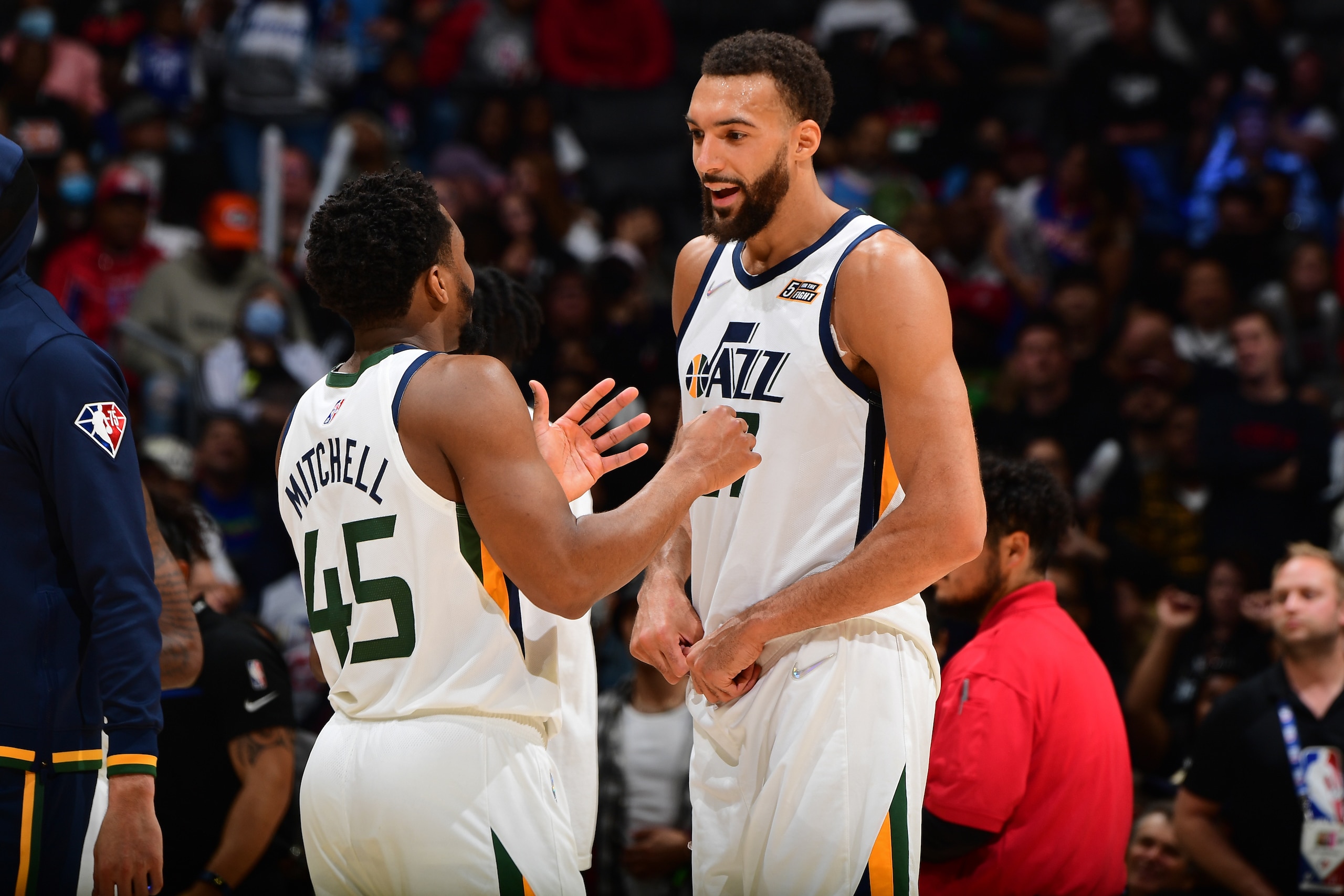 LOS ANGELES, CA - MARCH 29: Donovan Mitchell #45 speaks with Rudy Gobert #27 of the Utah Jazz during the game against the LA Clippers on March 29, 2022 at Crypto.Com Arena in Los Angeles, California. NOTE TO USER: User expressly acknowledges and agrees that, by downloading and/or using this Photograph, user is consenting to the terms and conditions of the Getty Images License Agreement. Mandatory Copyright Notice: Copyright 2022 NBAE (Photo by Adam Pantozzi/NBAE via Getty Images) LOS ANGELES, CA - MARCH 29: Donovan Mitchell #45 speaks with Rudy Gobert #27 of the Utah Jazz during the game against the LA Clippers on March 29, 2022 at Crypto.Com Arena in Los Angeles, California. NOTE TO USER: User expressly acknowledges and agrees that, by downloading and/or using this Photograph, user is consenting to the terms and conditions of the Getty Images License Agreement. Mandatory Copyright Notice: Copyright 2022 NBAE (Photo by Adam Pantozzi/NBAE via Getty Images)