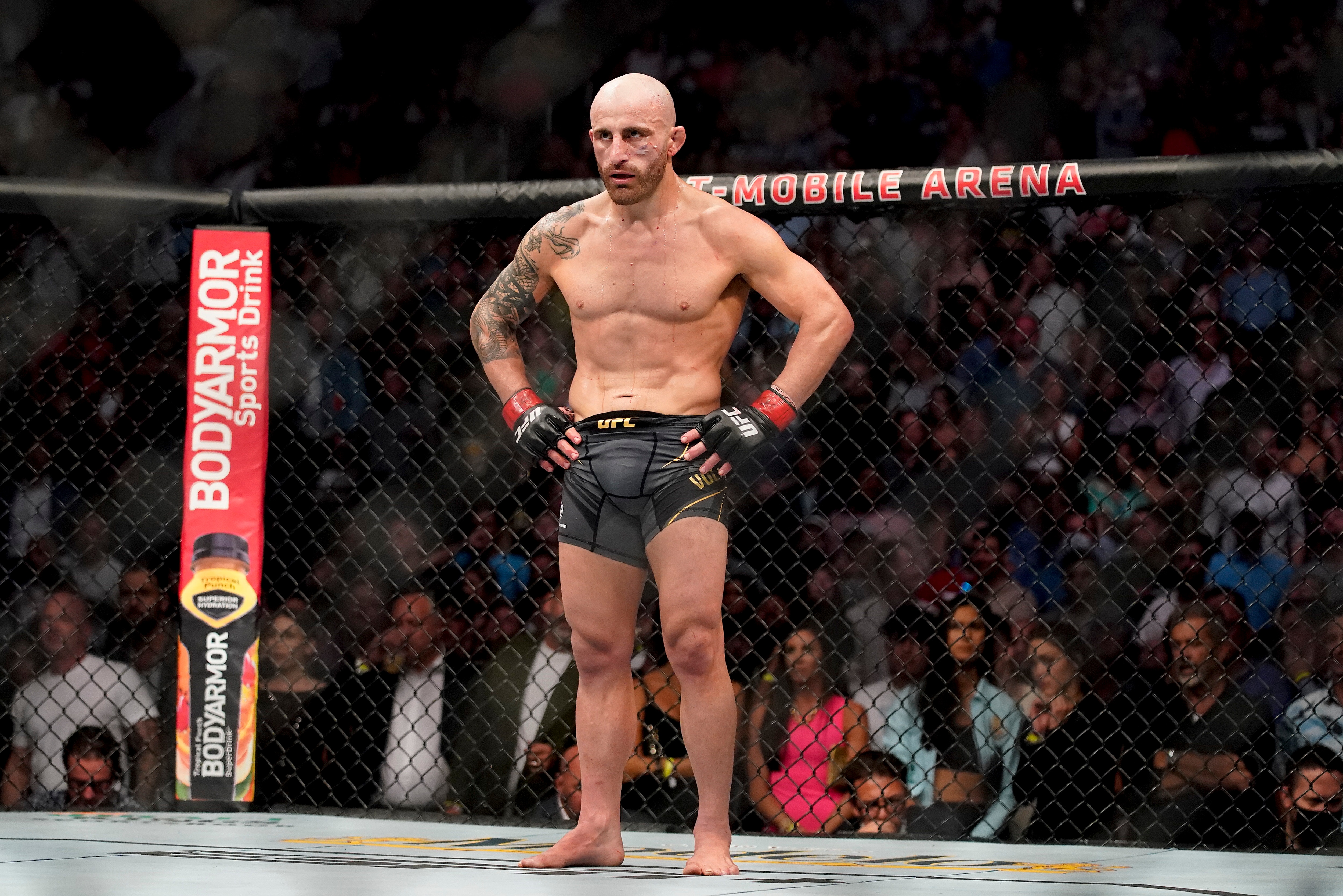 FILE - Alexander Volkanovski prepares for the last round against Brian Ortega during a featherweight mixed martial arts title bout at UFC 266, Saturday, Sept. 25, 2021, in Las Vegas. Volkanovski will defend his featherweight title in the main event at UFC 273 on Saturday night, April 9, 2022, at Veterans Memorial Arena in Jacksonville when he takes on Chan Sung Jung, better known as “The Korean Zombie." (AP Photo/John Locher, File)