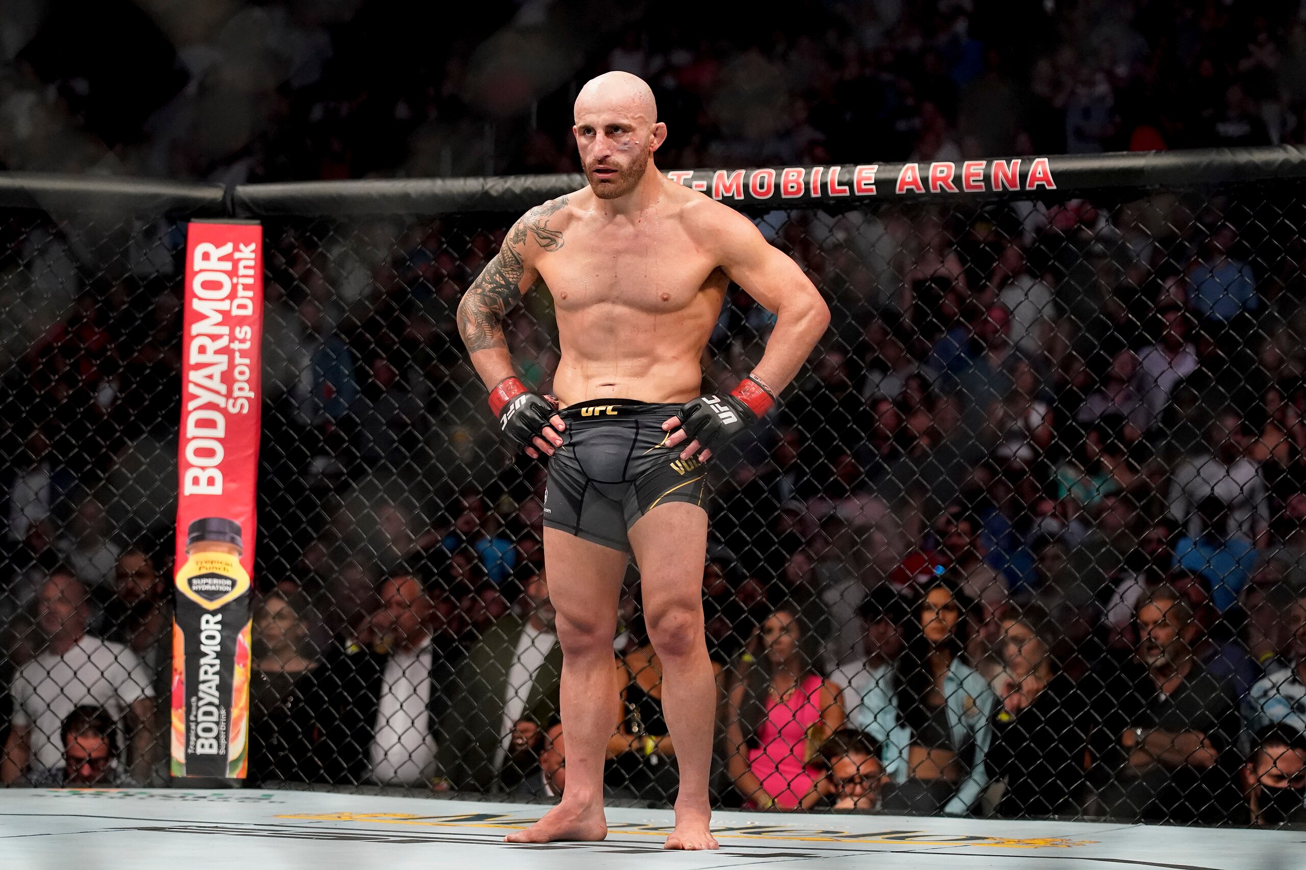 FILE - Alexander Volkanovski prepares for the last round against Brian Ortega during a featherweight mixed martial arts title bout at UFC 266, Saturday, Sept. 25, 2021, in Las Vegas. Volkanovski will defend his featherweight title in the main event at UFC 273 on Saturday night, April 9, 2022, at Veterans Memorial Arena in Jacksonville when he takes on Chan Sung Jung, better known as “The Korean Zombie." (AP Photo/John Locher, File)