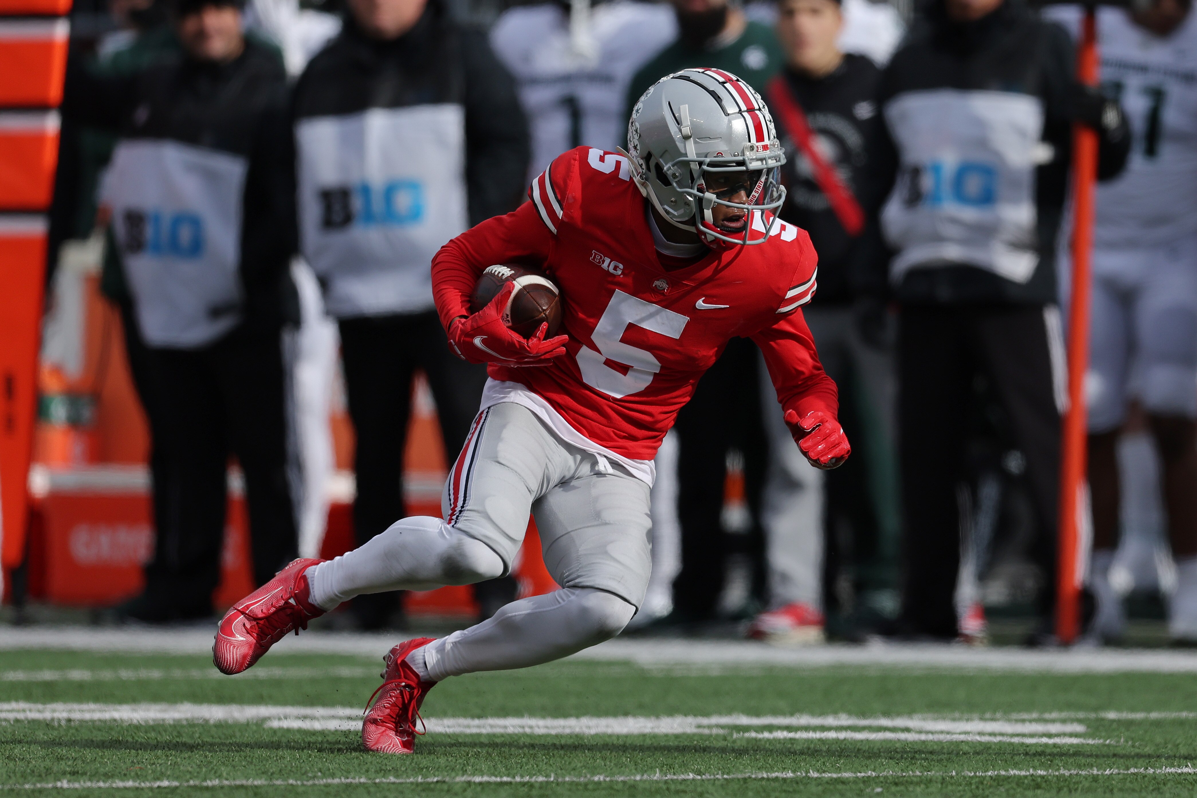 COLUMBUS, OHIO - NOVEMBER 20: Garrett Wilson #5 of the Ohio State Buckeyes plays against the Michigan State Spartans at Ohio Stadium on November 20, 2021 in Columbus, Ohio. (Photo by Gregory Shamus/Getty Images)