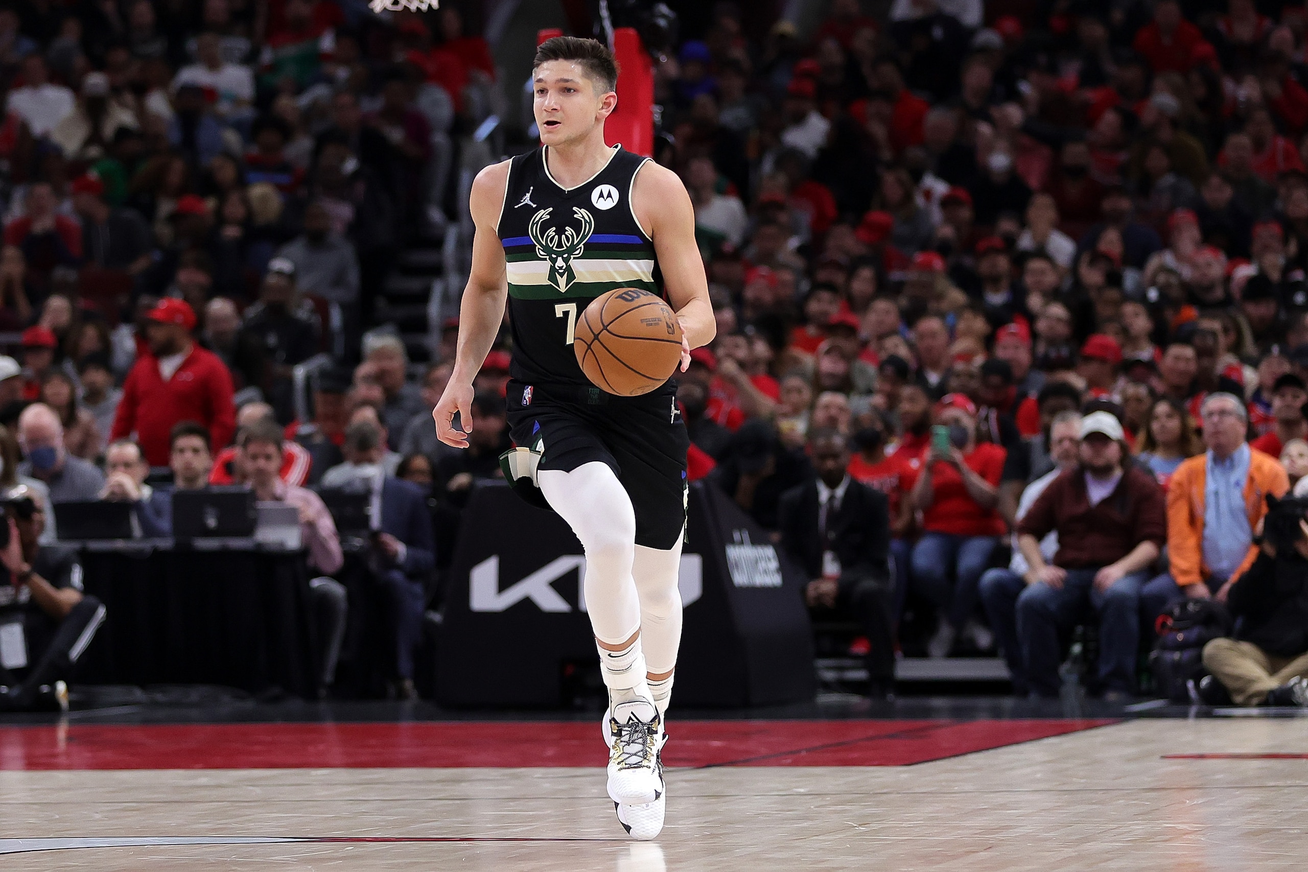 CHICAGO, ILLINOIS - APRIL 22: Grayson Allen #7 of the Milwaukee Bucks handles the ball against the Chicago Bulls during the second quarter of Game Three of the Eastern Conference First Round Playoffs at the United Center on April 22, 2022 in Chicago, Illinois. NOTE TO USER: User expressly acknowledges and agrees that, by downloading and or using this photograph, User is consenting to the terms and conditions of the Getty Images License Agreement. (Photo by Stacy Revere/Getty Images) CHICAGO, ILLINOIS - APRIL 22: Grayson Allen #7 of the Milwaukee Bucks handles the ball against the Chicago Bulls during the second quarter of Game Three of the Eastern Conference First Round Playoffs at the United Center on April 22, 2022 in Chicago, Illinois. NOTE TO USER: User expressly acknowledges and agrees that, by downloading and or using this photograph, User is consenting to the terms and conditions of the Getty Images License Agreement. (Photo by Stacy Revere/Getty Images)