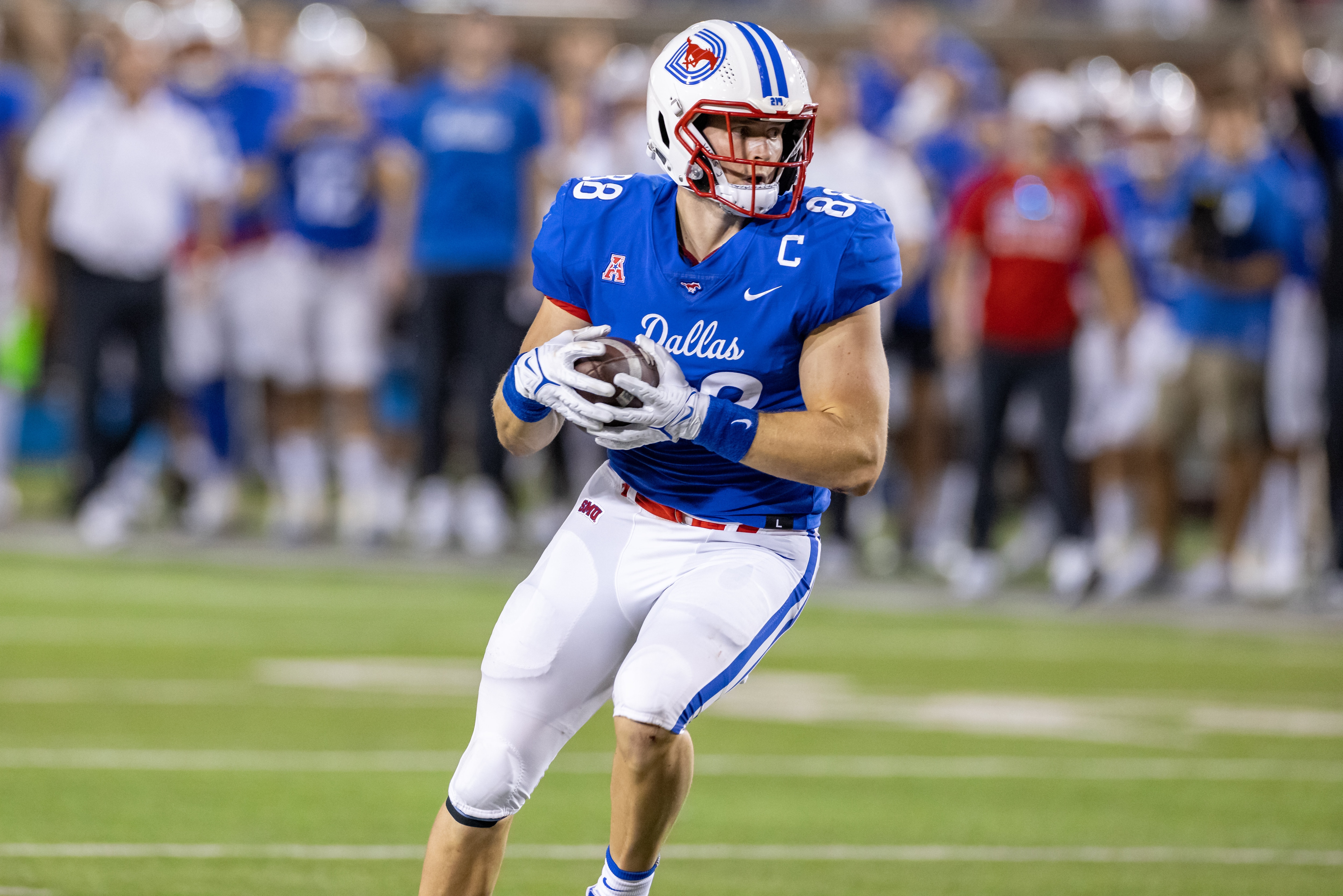 DALLAS, TX - SEPTEMBER 11: SMU Mustangs tight end Grant Calcaterra (#88) turns up field after making a catch during the college football game between the SMU Mustangs and North Texas Mean Green on September 11, 2021, at Gerald J. Ford Stadium in Dallas, TX.  (Photo by Matthew Visinsky/Icon Sportswire via Getty Images)