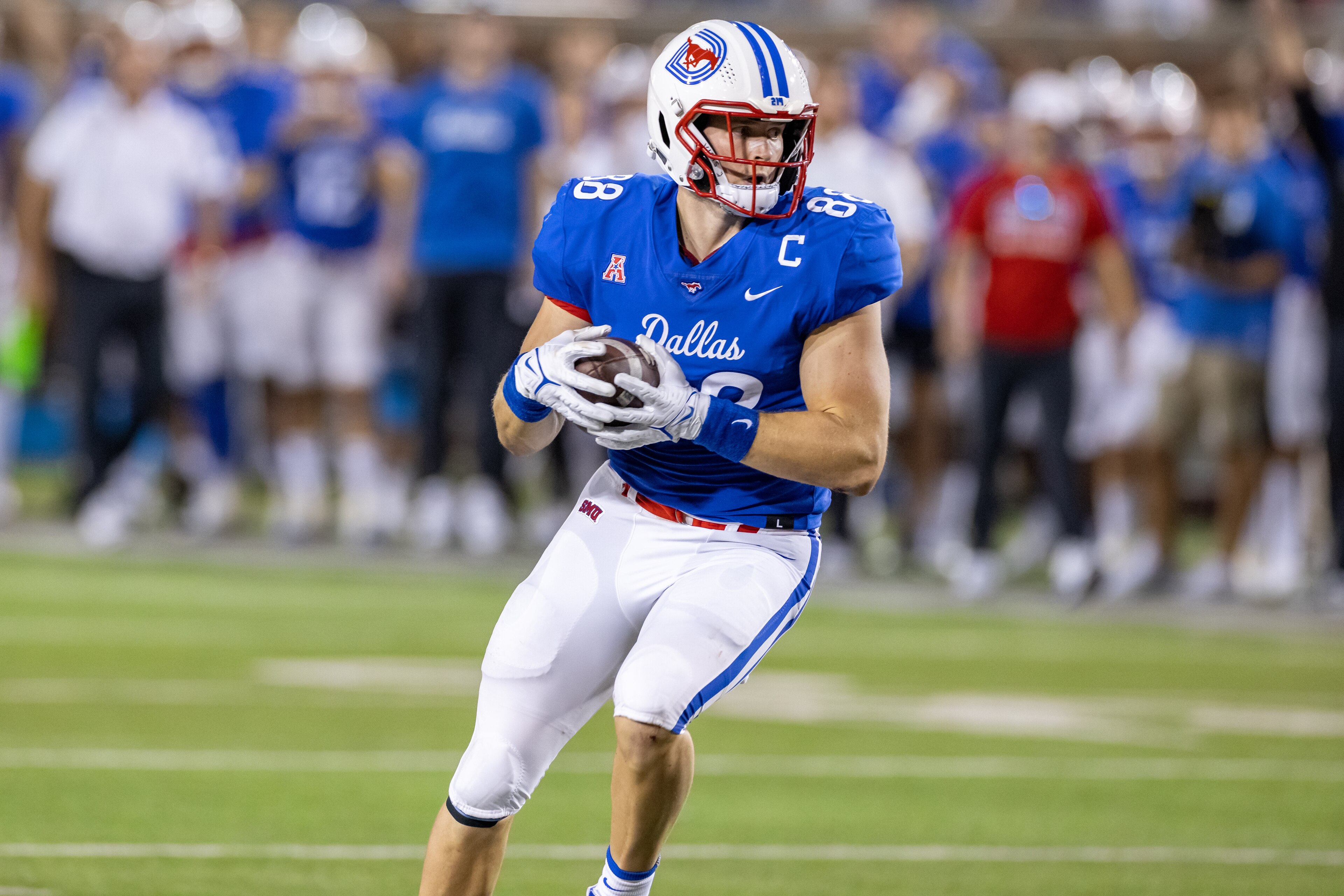 DALLAS, TX - SEPTEMBER 11: SMU Mustangs tight end Grant Calcaterra (#88) turns up field after making a catch during the college football game between the SMU Mustangs and North Texas Mean Green on September 11, 2021, at Gerald J. Ford Stadium in Dallas, TX.  (Photo by Matthew Visinsky/Icon Sportswire via Getty Images)