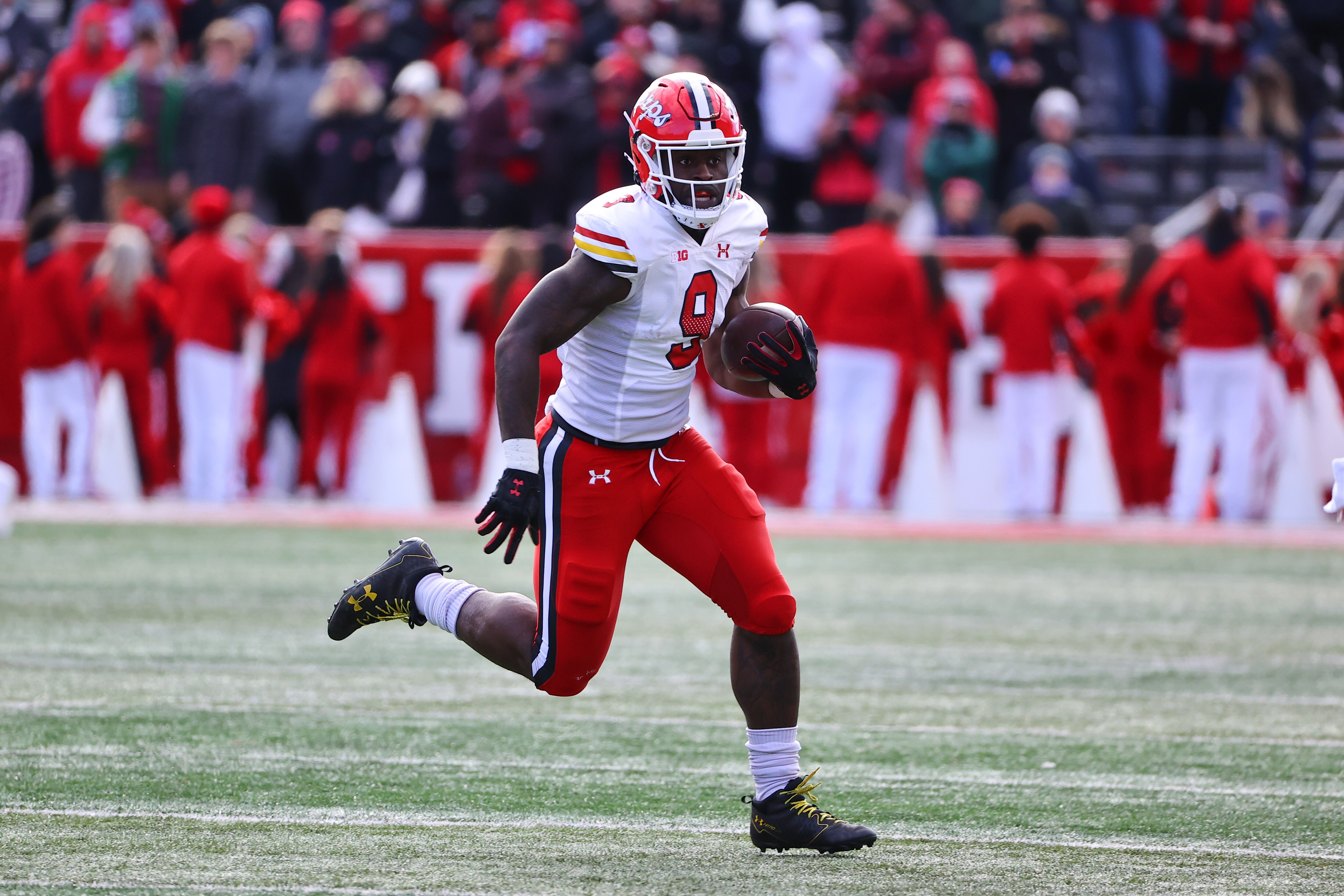 PISCATAWAY, NJ - NOVEMBER 27:  Maryland Terrapins tight end Chigoziem Okonkwo (9) runs during the college football game between the Rutgers Scarlet Knights and the Maryland Terrapins on November 27, 2021 at SHI Stadium in Piscataway, NJ.   (Photo by Rich Graessle/Icon Sportswire via Getty Images)