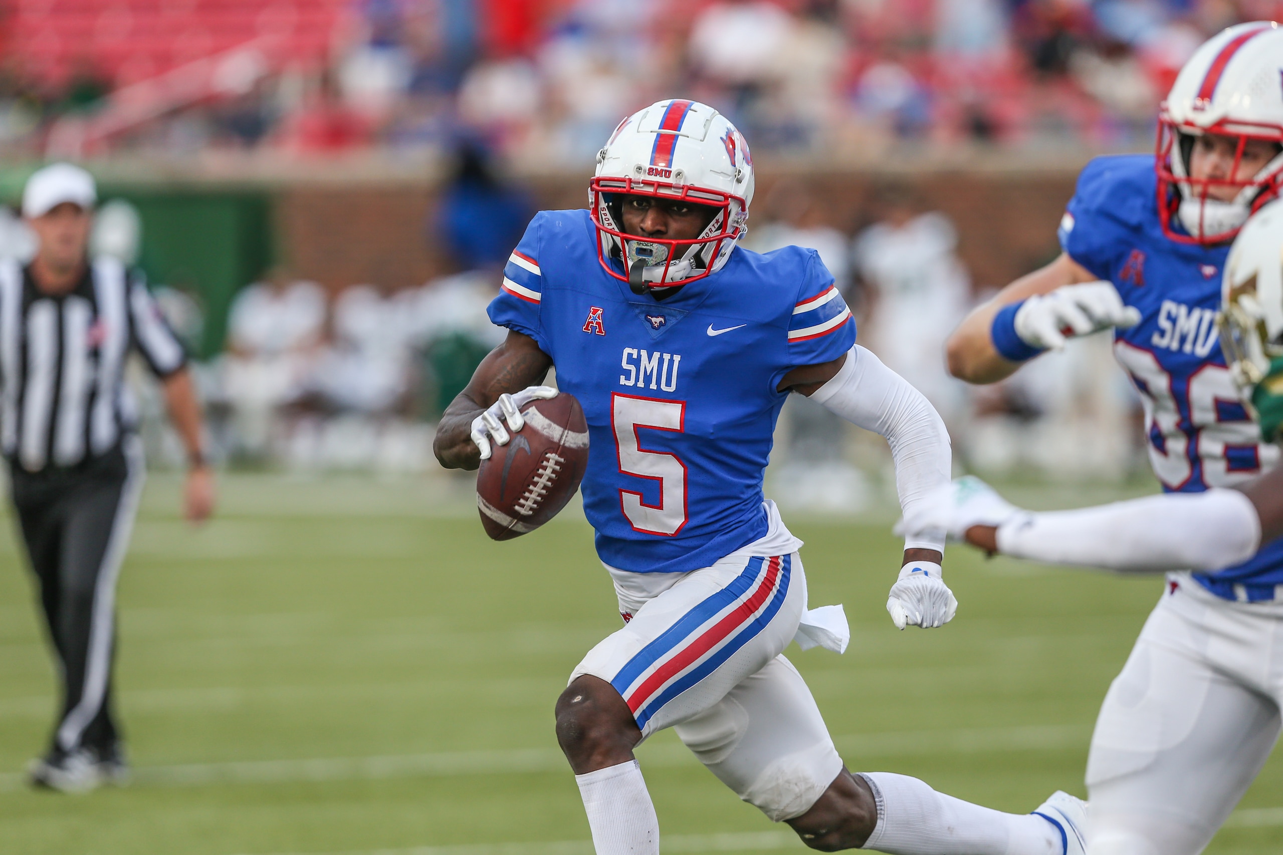 DALLAS, TX - OCTOBER 02: Southern Methodist Mustangs wide receiver Danny Gray (5) runs to the end zone during the game between SMU and USF on October 2, 2021 at Gerald J. Ford Stadium in Dallas, TX. (Photo by George Walker/Icon Sportswire via Getty Images)