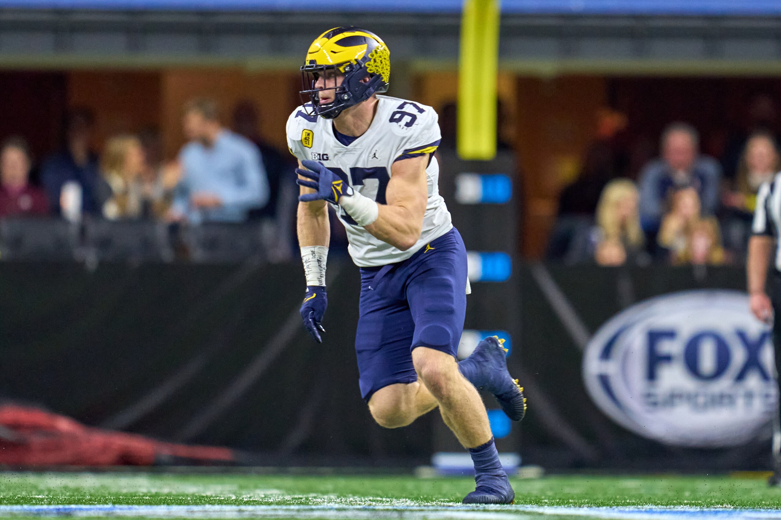 INDIANAPOLIS, IN - DECEMBER 04: Michigan Wolverines defensive end Aidan Hutchinson (97) runs in motion during the Big Ten Championship Game between the Iowa Hawkeyes and the Michigan Wolverines on December 04, 2021, at Lucas Oil Stadium, in Indianapolis, IL. (Photo by Robin Alam/Icon Sportswire via Getty Images)
