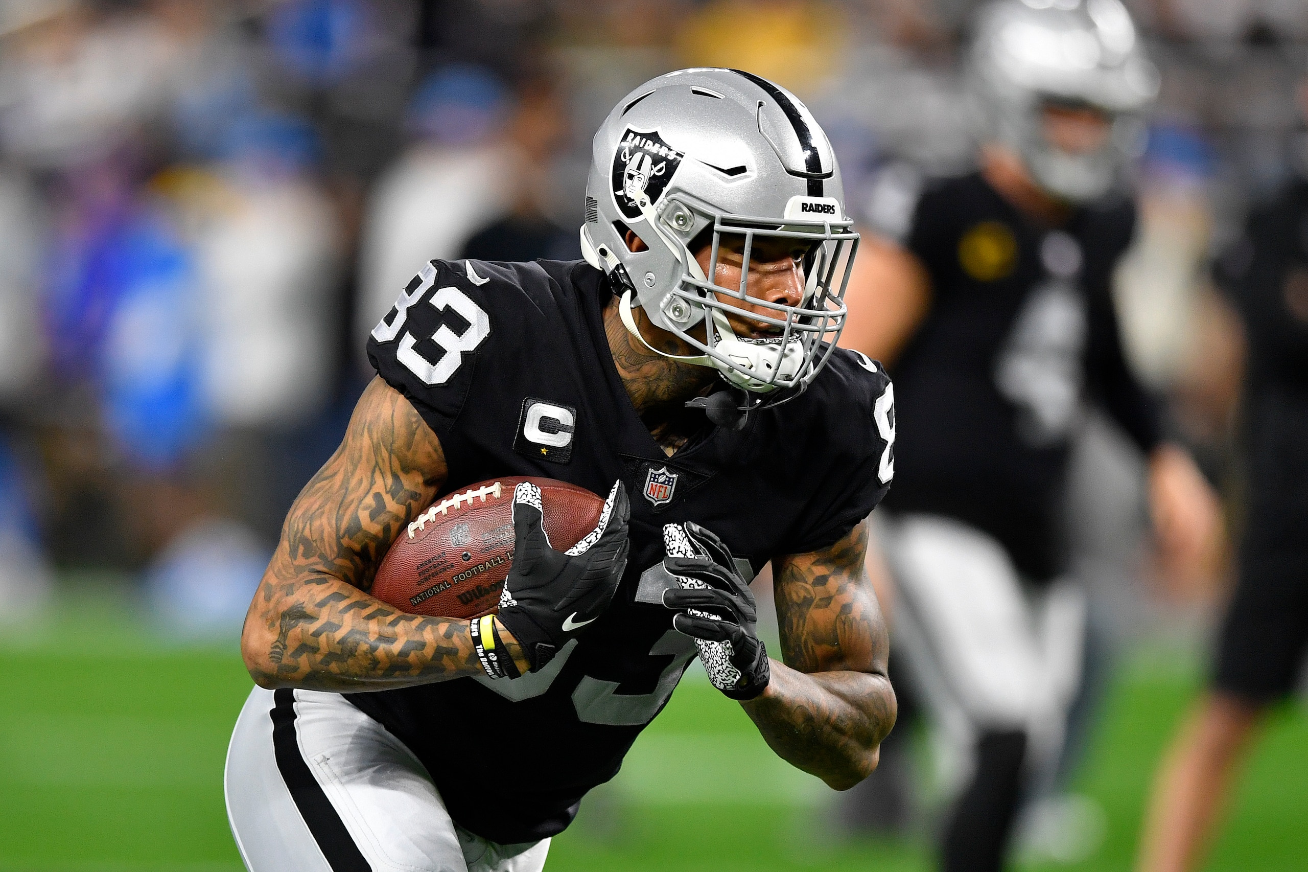 LAS VEGAS, NEVADA - JANUARY 09: Darren Waller #83 of the Las Vegas Raiders warms up before plainy against the Los Angeles Chargers at Allegiant Stadium on January 09, 2022 in Las Vegas, Nevada. (Photo by Chris Unger/Getty Images)