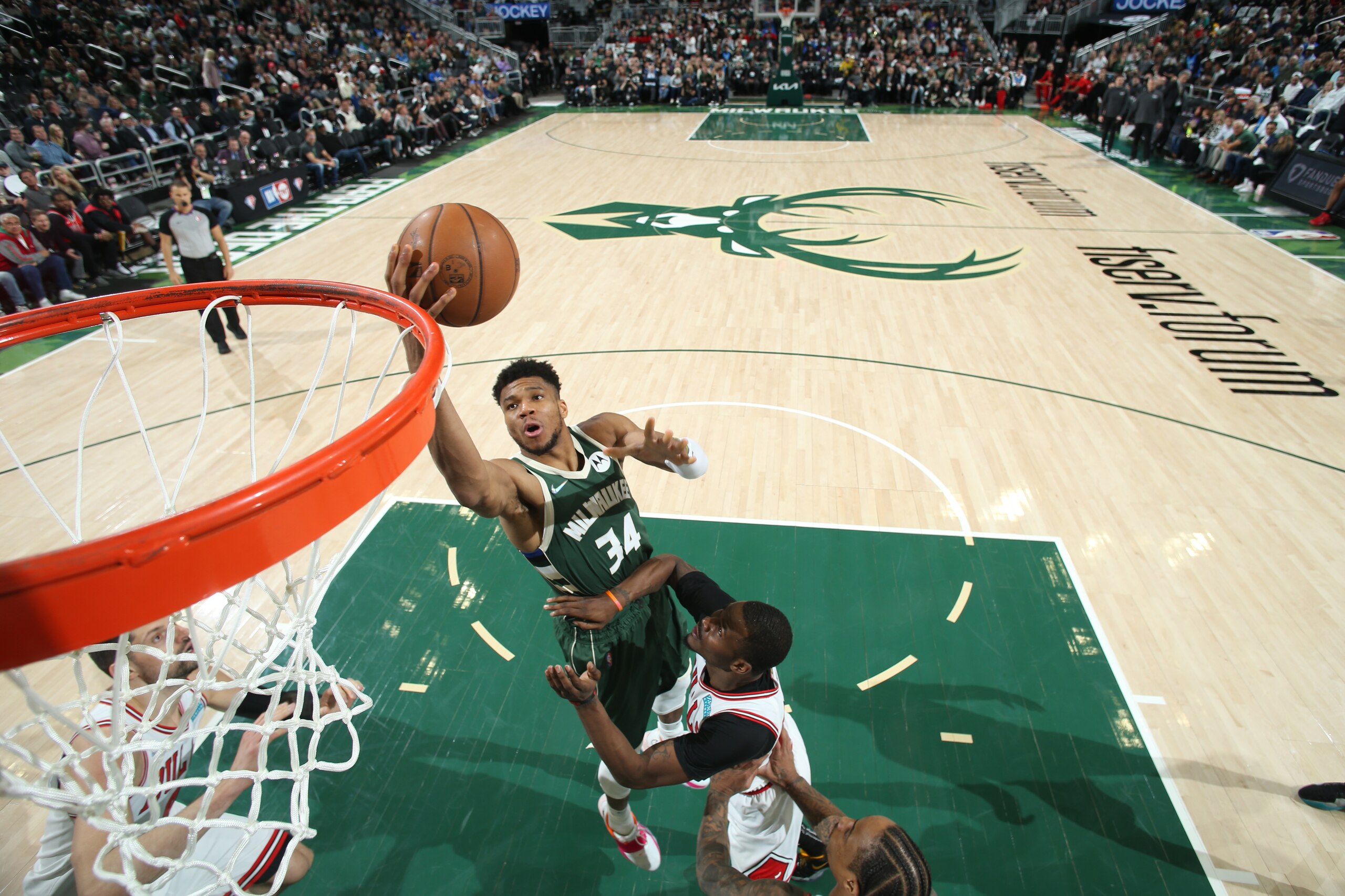 MILWAUKEE, WI - APRIL 27: Giannis Antetokounmpo #34 of the Milwaukee Bucks drives to the basket against the Chicago Bulls during Round 1 Game 5 of the 2022 NBA Playoffs on April 27, 2022 at the Fiserv Forum Center in Milwaukee, Wisconsin. NOTE TO USER: User expressly acknowledges and agrees that, by downloading and or using this Photograph, user is consenting to the terms and conditions of the Getty Images License Agreement. Mandatory Copyright Notice: Copyright 2022 NBAE (Photo by Gary Dineen/NBAE via Getty Images).