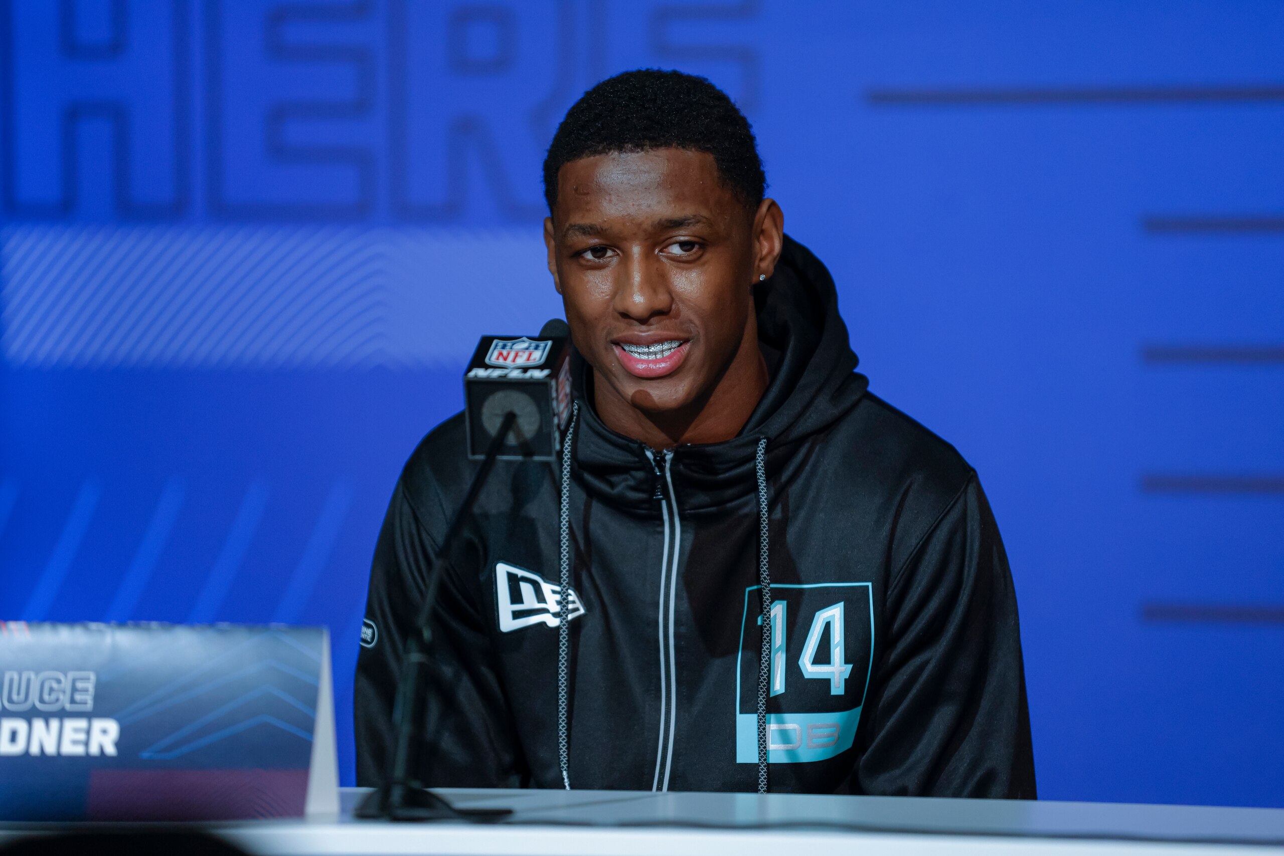 INDIANAPOLIS, IN - MAR 5: Sauce Gardner #DB14 of the Cincinnati Bearcats speaks to reporters during the NFL Draft Combine at the Indiana Convention Center on March 5, 2022 in Indianapolis, Indiana. (Photo by Michael Hickey/Getty Images)