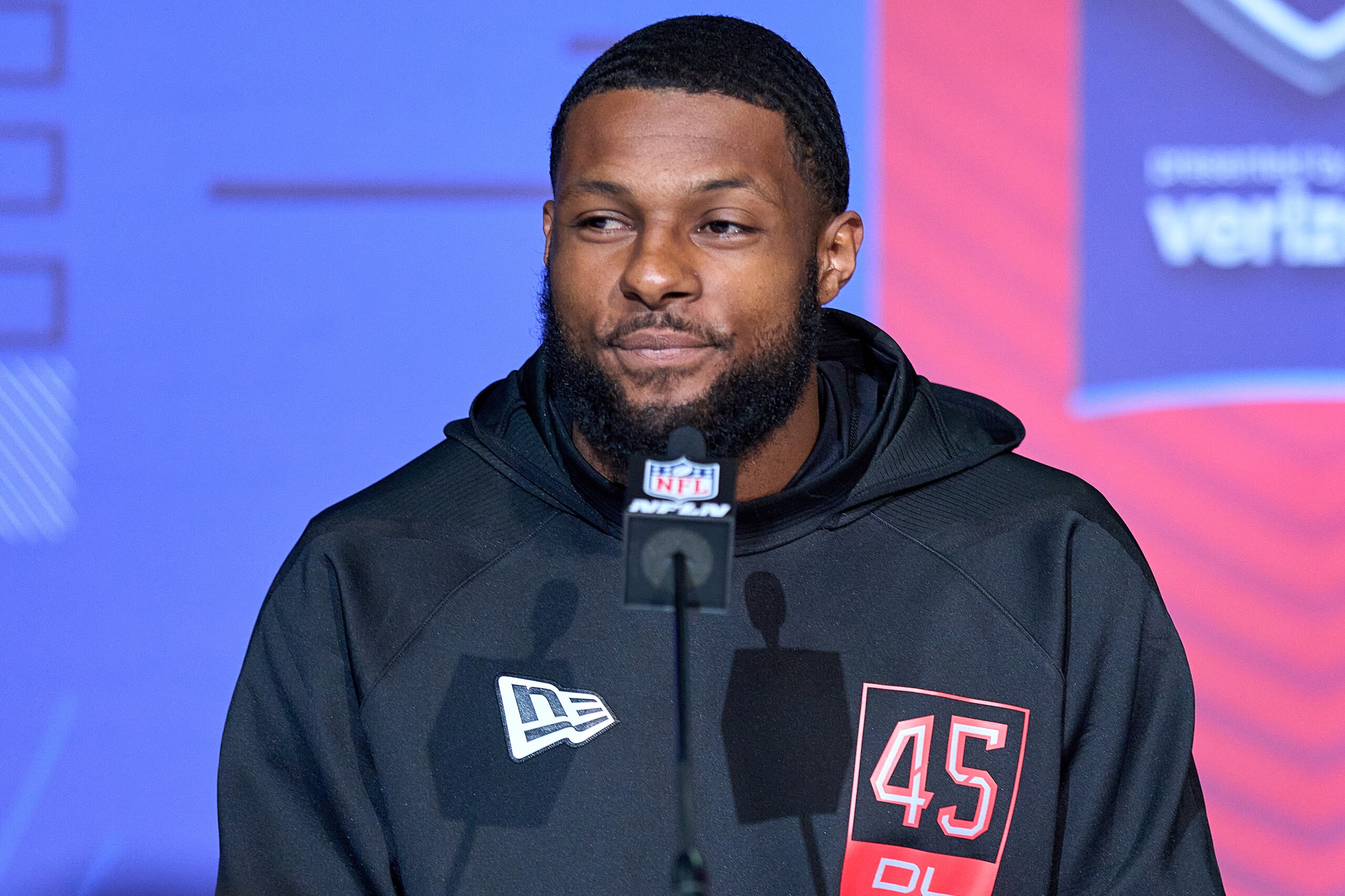 INDIANAPOLIS, IN - MARCH 04: Oregon defensive lineman Kayvon Thibodeaux answers questions from the media during the NFL Scouting Combine on March 4, 2022, at the Indiana Convention Center in Indianapolis, IN. (Photo by Robin Alam/Icon Sportswire via Getty Images)