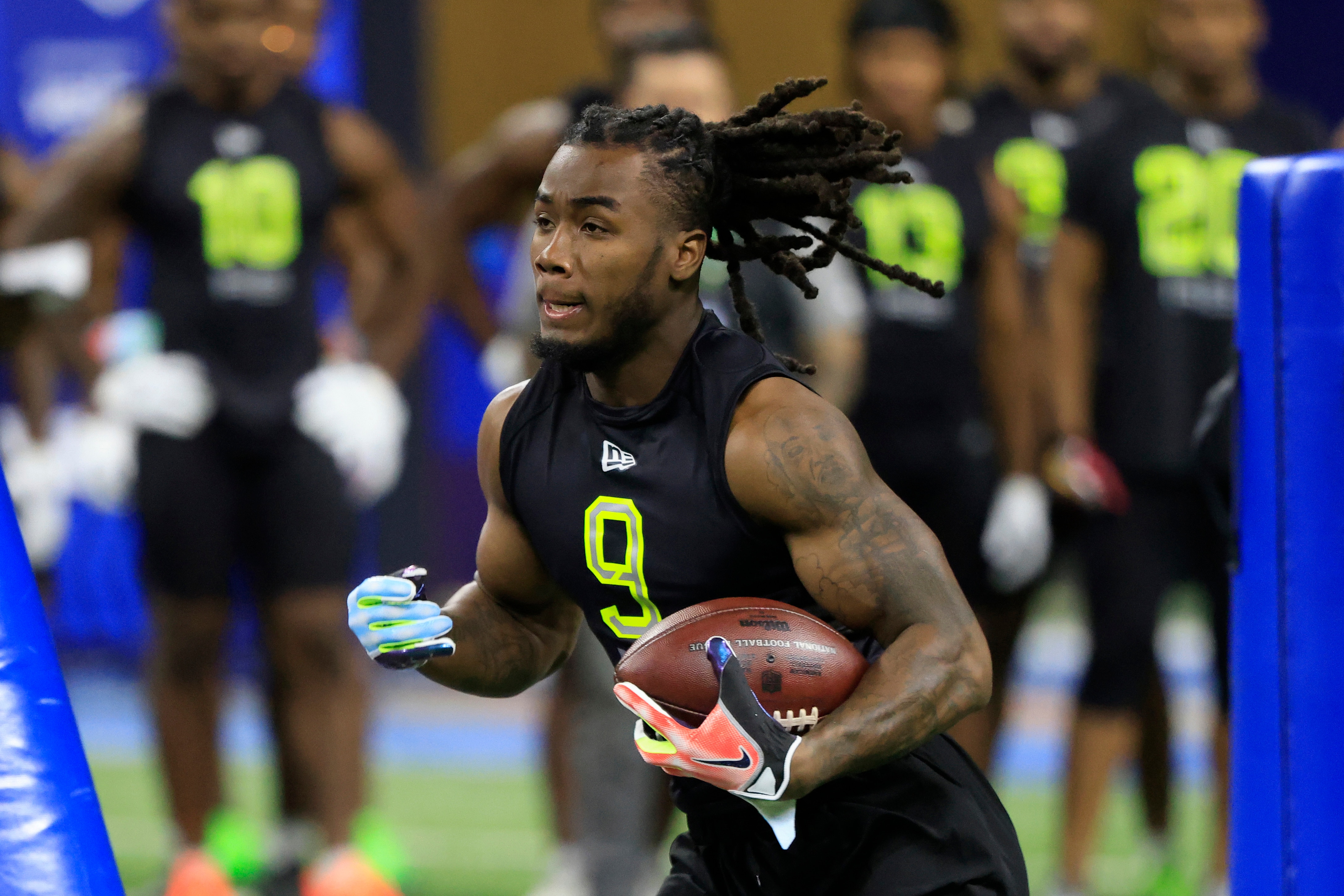 INDIANAPOLIS, INDIANA - MARCH 04: James Cook #RB09 of the Georgia Bulldogs runs a drill during the NFL Combine at Lucas Oil Stadium on March 04, 2022 in Indianapolis, Indiana. (Photo by Justin Casterline/Getty Images)