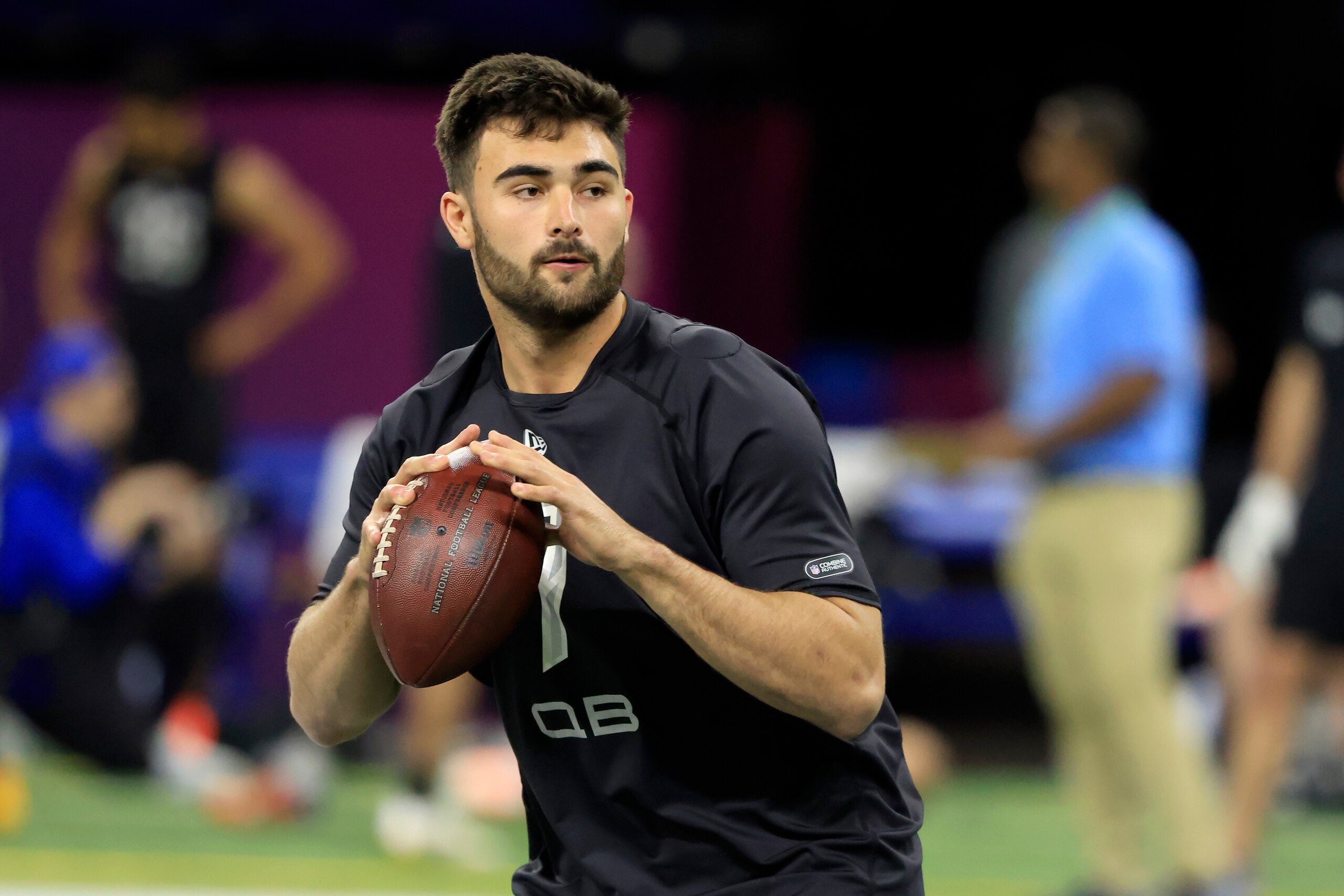 INDIANAPOLIS, INDIANA - MARCH 03: Sam Howell #QB07 of North Carolina throws during the NFL Combine at Lucas Oil Stadium on March 03, 2022 in Indianapolis, Indiana. (Photo by Justin Casterline/Getty Images) INDIANAPOLIS, INDIANA - MARCH 03: Sam Howell #QB07 of North Carolina throws during the NFL Combine at Lucas Oil Stadium on March 03, 2022 in Indianapolis, Indiana. (Photo by Justin Casterline/Getty Images)