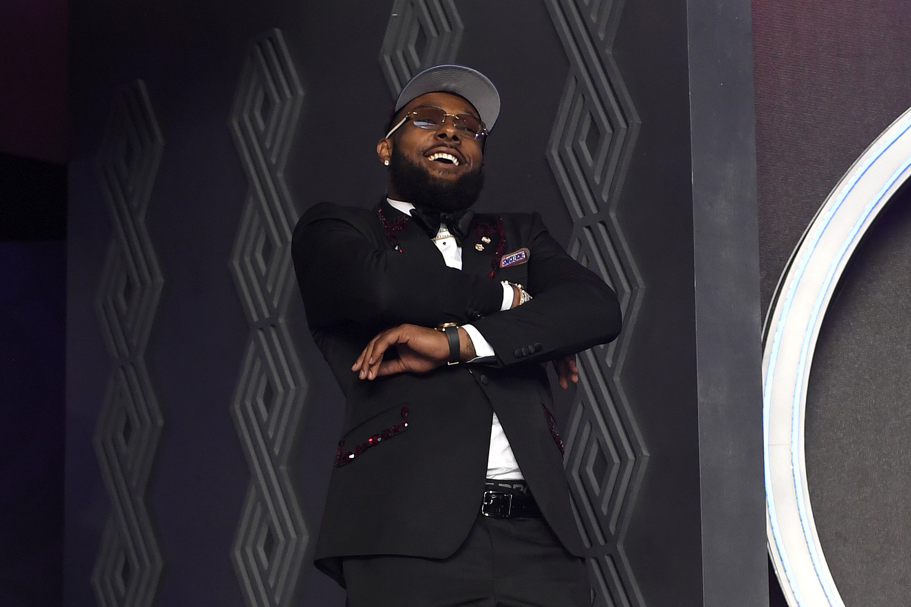 LAS VEGAS, NEVADA - APRIL 28: Kayvon Thibodeaux celebrates onstage after being selected fifth by the New York Giants during round one of the 2022 NFL Draft on April 28, 2022 in Las Vegas, Nevada. (Photo by David Becker/Getty Images)