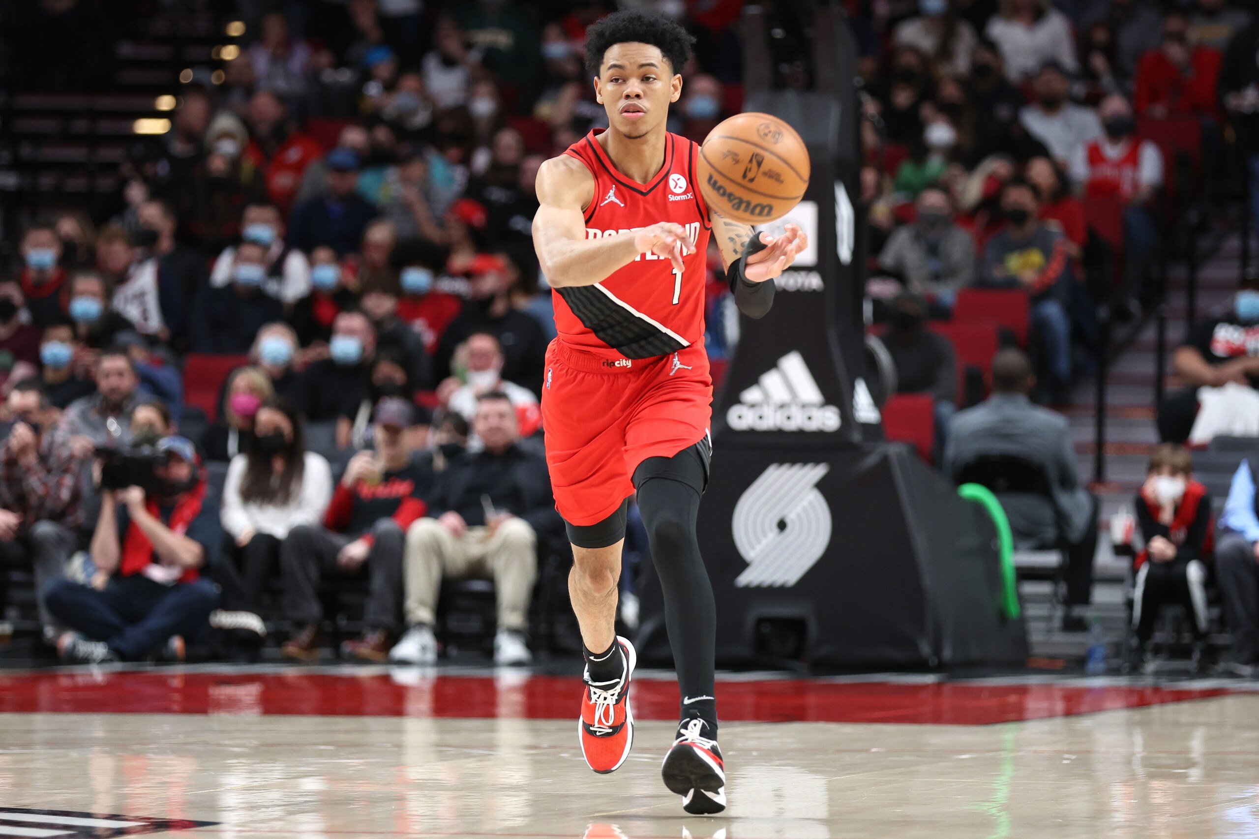 PORTLAND, OREGON - FEBRUARY 27: Anfernee Simons #1 of the Portland Trail Blazers passes the ball against the Denver Nuggets during the first quarter at Moda Center on February 27, 2022 in Portland, Oregon. NOTE TO USER: User expressly acknowledges and agrees that, by downloading and or using this photograph, User is consenting to the terms and conditions of the Getty Images License Agreement (Photo by Abbie Parr/Getty Images)