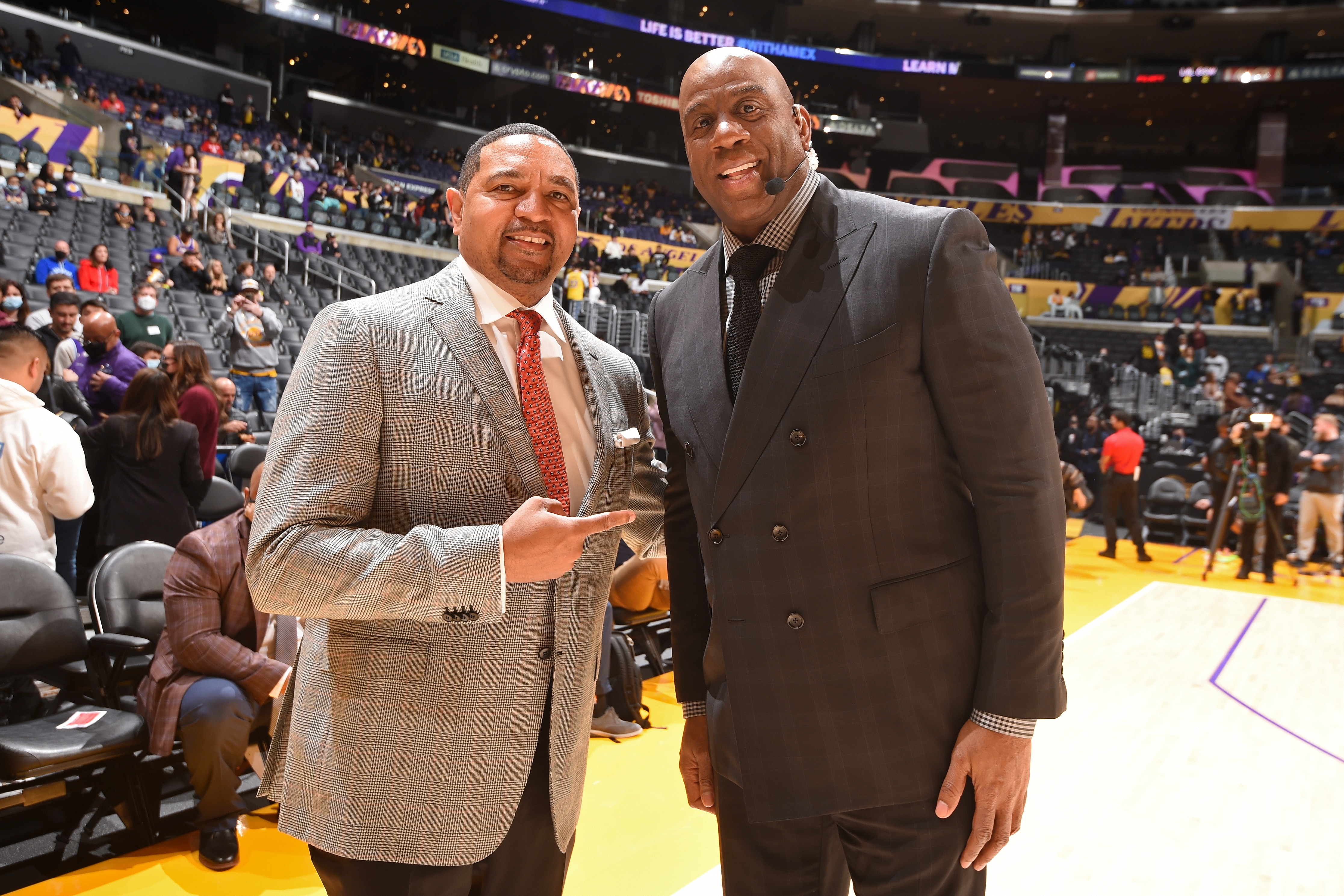 LOS ANGELES, CA - MARCH 5: NBA Legends, Mark Jackson and Magic Johnson pose for a photo before the game between the Golden State Warriors and the Los Angeles Lakers on March 5, 2022 at Crypto.Com Arena in Los Angeles, California. NOTE TO USER: User expressly acknowledges and agrees that, by downloading and/or using this Photograph, user is consenting to the terms and conditions of the Getty Images License Agreement. Mandatory Copyright Notice: Copyright 2022 NBAE (Photo by Andrew D. Bernstein/NBAE via Getty Images)