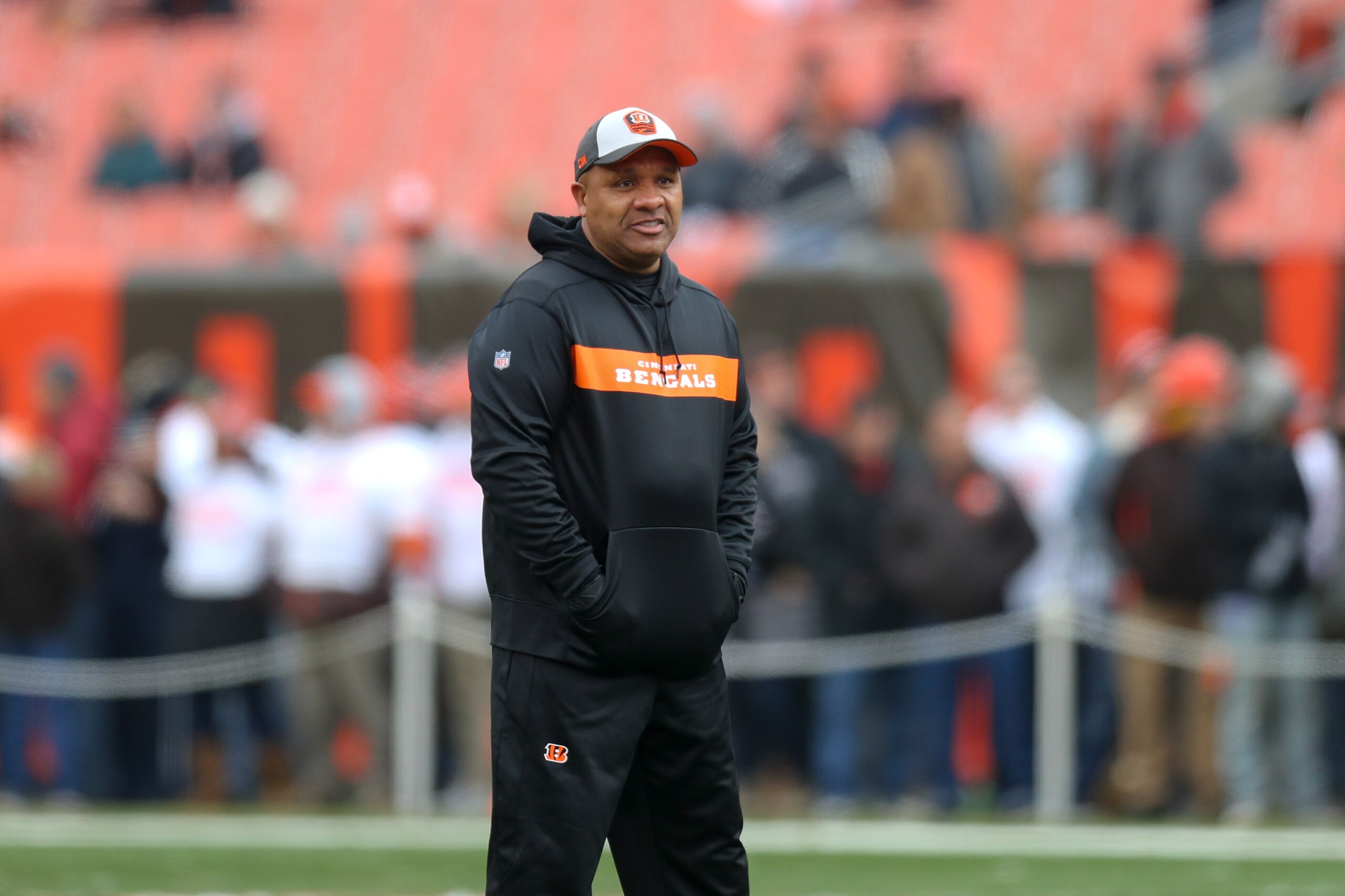 CLEVELAND, OH - DECEMBER 23: Cincinnati Bengals special assistant to the head coach Hue Jackson on the field prior to the National Football League game between the Cincinnati Bengals and Cleveland Browns on December 23, 2018, at FirstEnergy Stadium in Cleveland, OH. (Photo by Frank Jansky/Icon Sportswire via Getty Images) CLEVELAND, OH - DECEMBER 23: Cincinnati Bengals special assistant to the head coach Hue Jackson on the field prior to the National Football League game between the Cincinnati Bengals and Cleveland Browns on December 23, 2018, at FirstEnergy Stadium in Cleveland, OH. (Photo by Frank Jansky/Icon Sportswire via Getty Images)