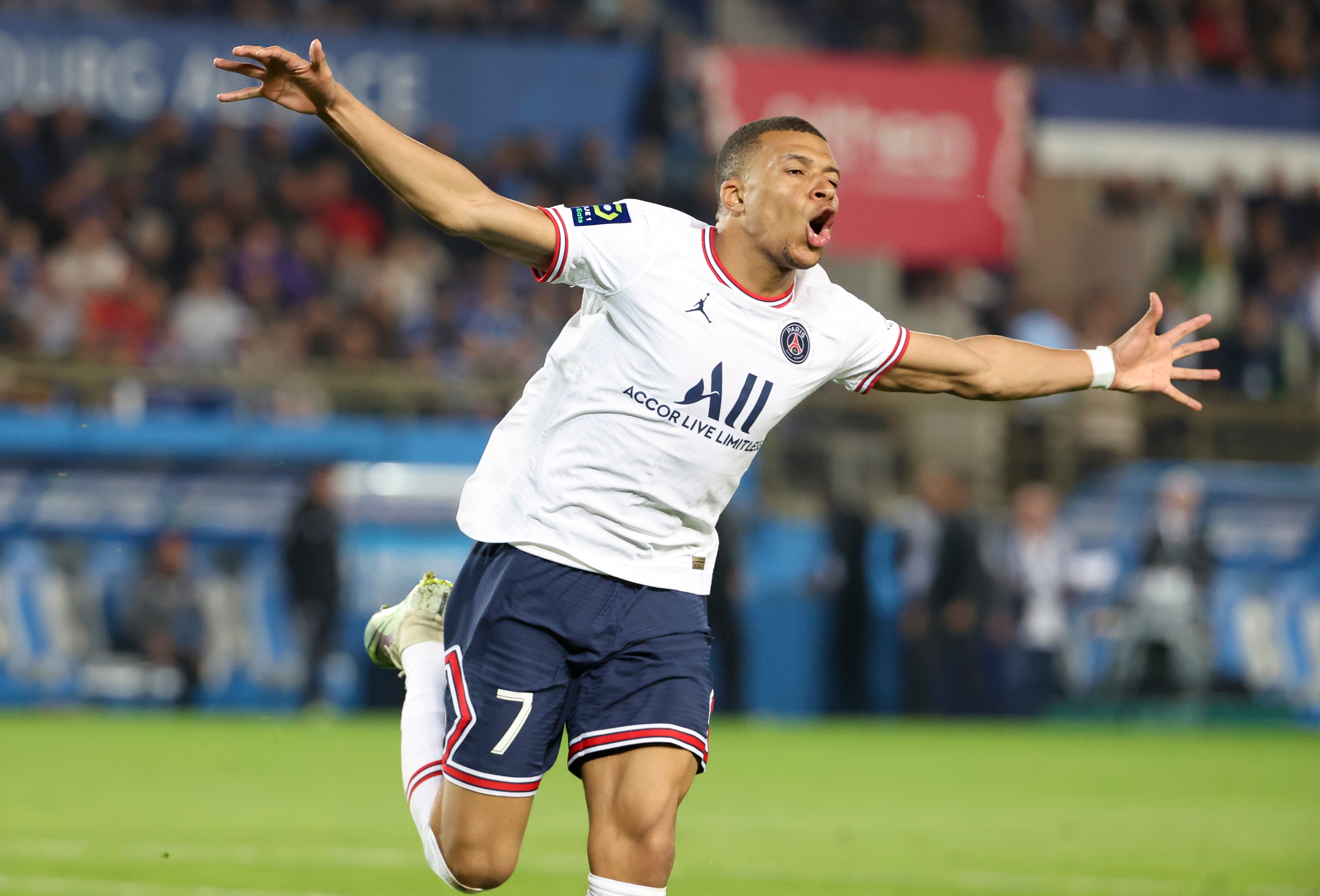 STRASBOURG, FRANCE - APRIL 29: Kylian Mbappe of PSG celebrates his second goal during the Ligue 1 Uber Eats match between RC Strasbourg Alsace (RCSA) and Paris Saint-Germain (PSG) at Stade de la Meinau on April 29, 2022 in Strasbourg, France. (Photo by John Berry/Getty Images)