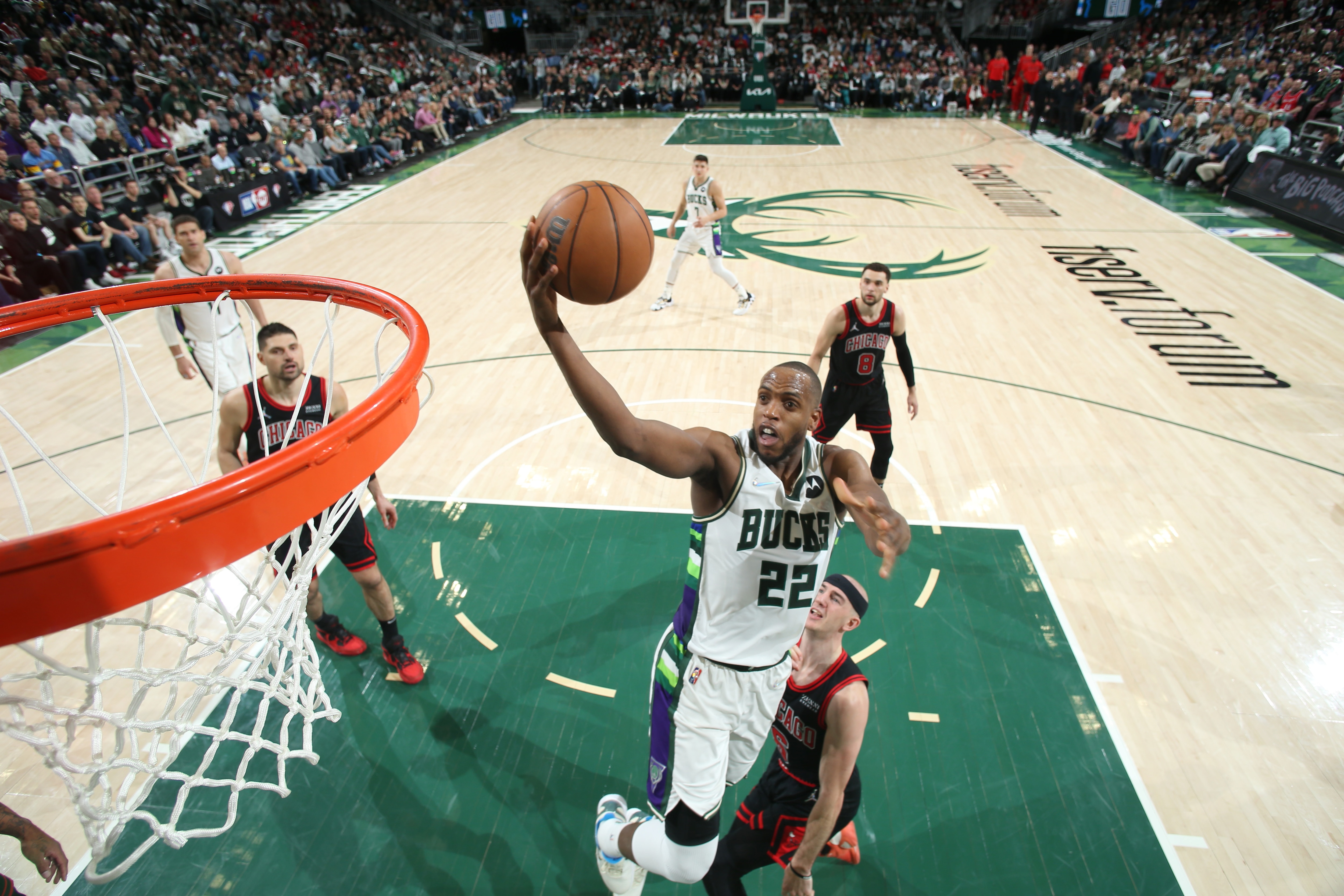 MILWAUKEE, WI - APRIL 20: Khris Middleton #22 of the Milwaukee Bucks shoots the ball during the game against the Chicago Bulls during Round 1 Game 2 of the NBA 2022 Playoffs on April 20, 2022 at the Fiserv Forum Center in Milwaukee, Wisconsin. NOTE TO USER: User expressly acknowledges and agrees that, by downloading and or using this Photograph, user is consenting to the terms and conditions of the Getty Images License Agreement. Mandatory Copyright Notice: Copyright 2022 NBAE (Photo by Gary Dineen/NBAE via Getty Images).
