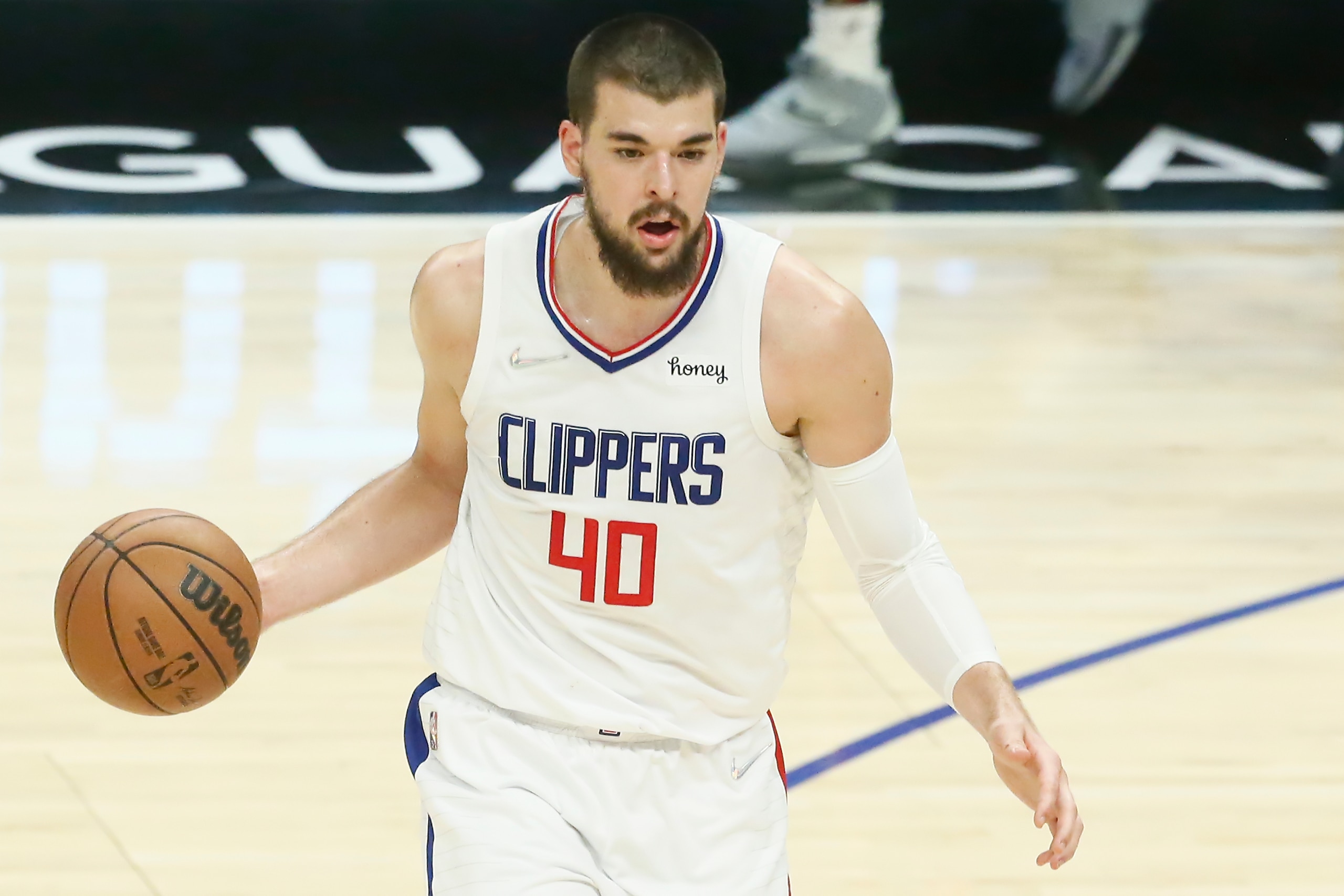 LOS ANGELES, CA - APRIL 3: Ivica Zubac #40 of the LA Clippers dribbles the ball during a game at the Crypto.com Arena on April 3, 2022 in Los Angeles, California. NOTE TO USER: User expressly acknowledges and agrees that, by downloading and or using this photograph, User is consenting to the terms and conditions of the Getty Images License Agreement. Mandatory Credit: 2022 NBAE (Photo by Chris Elise/NBAE via Getty Images)