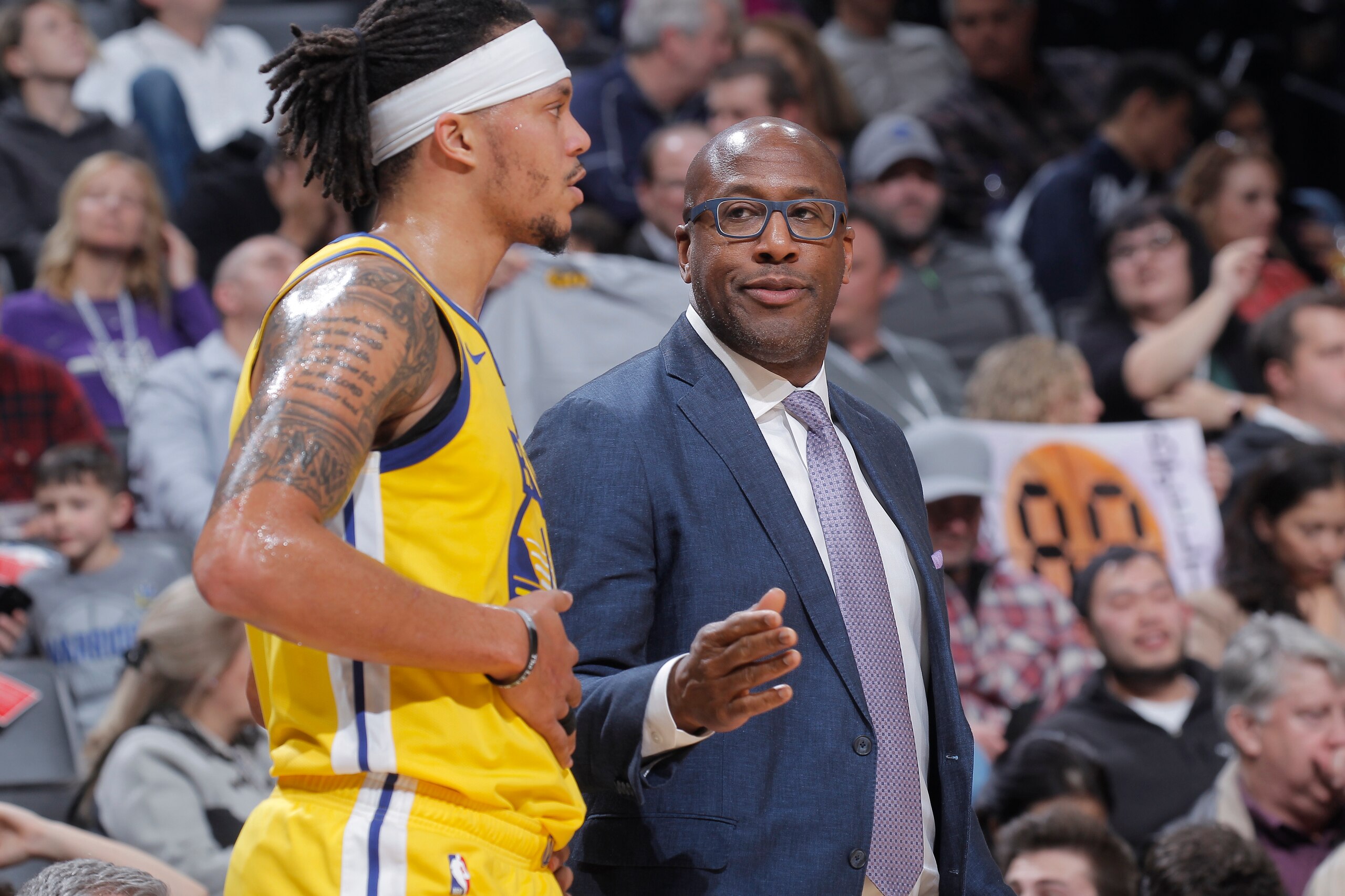 SACRAMENTO, CA - JANUARY 6: Assistant coach Mike Brown of the Golden State Warriors talks to Damion Lee #1 during the game against the Sacramento Kings on January 6, 2020 at Golden 1 Center in Sacramento, California. NOTE TO USER: User expressly acknowledges and agrees that, by downloading and or using this photograph, User is consenting to the terms and conditions of the Getty Images Agreement. Mandatory Copyright Notice: Copyright 2020 NBAE (Photo by Rocky Widner/NBAE via Getty Images) SACRAMENTO, CA - JANUARY 6: Assistant coach Mike Brown of the Golden State Warriors talks to Damion Lee #1 during the game against the Sacramento Kings on January 6, 2020 at Golden 1 Center in Sacramento, California. NOTE TO USER: User expressly acknowledges and agrees that, by downloading and or using this photograph, User is consenting to the terms and conditions of the Getty Images Agreement. Mandatory Copyright Notice: Copyright 2020 NBAE (Photo by Rocky Widner/NBAE via Getty Images)