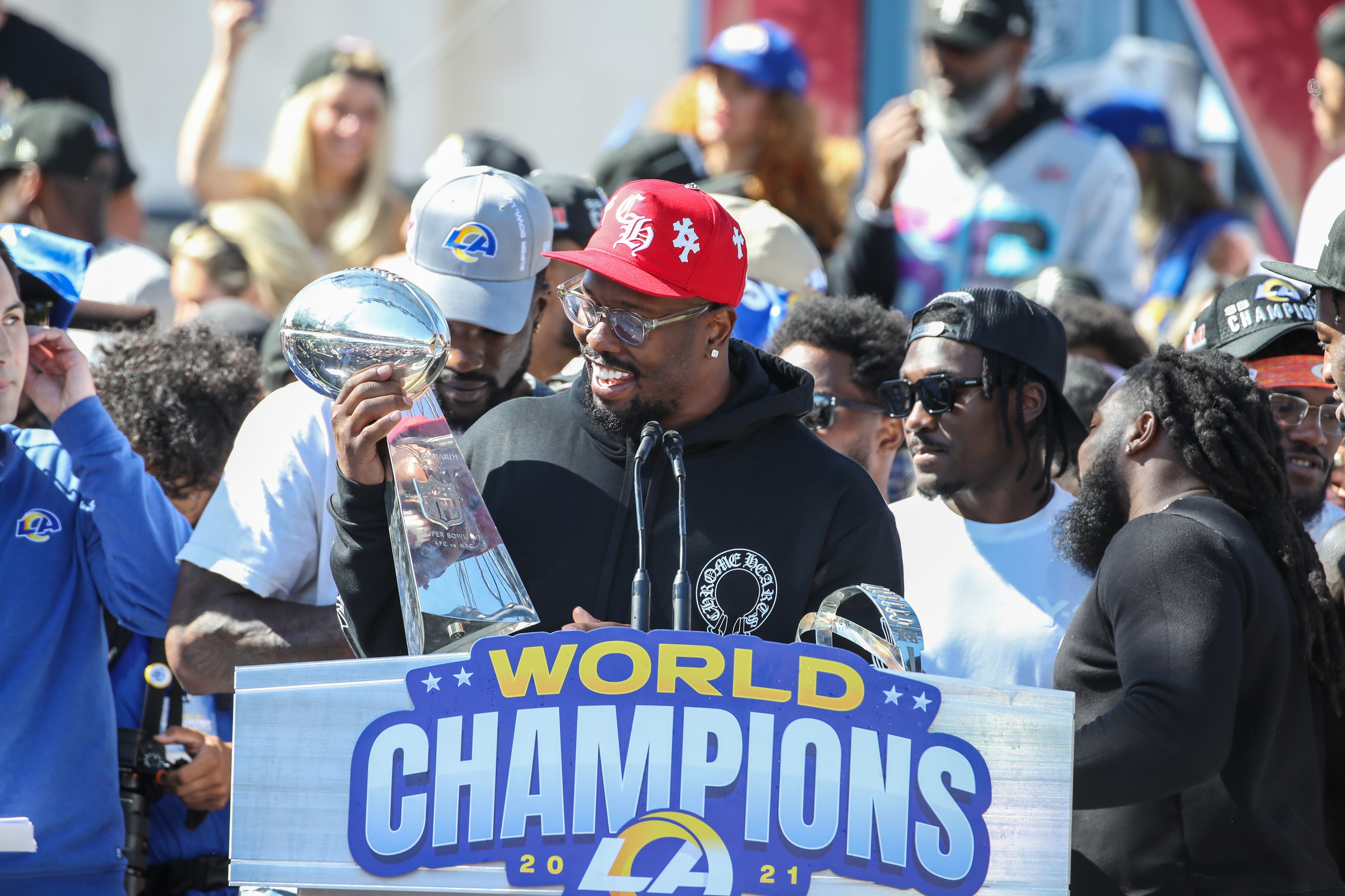 LOS ANGELES, CA - FEBRUARY 16: Los Angeles Rams outside linebacker Von Miller #40 during the Los Angeles Rams Super Bowl LVI Championship parade on February 16, 2022, at the Los Angeles Memorial Coliseum in Los Angeles, CA. (Photo by Jevone Moore/Icon Sportswire via Getty Images)