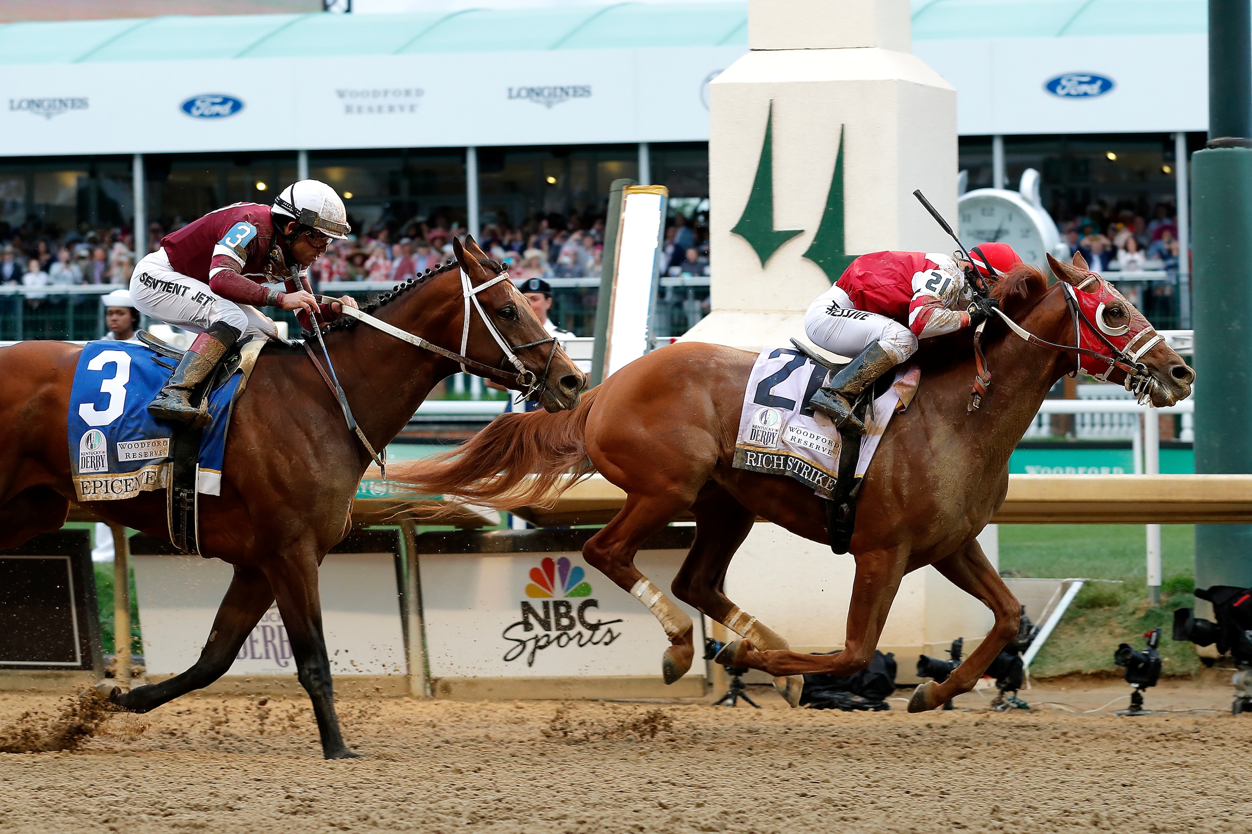 LOUISVILLE, KENTUCKY - MAY 07: Rich Strike with Sonny Leon up wins the 148th running of the Kentucky Derby followed by Epicenter with Joel Rosario up at Churchill Downs on May 07, 2022 in Louisville, Kentucky. (Photo by Gunnar Word/Getty Images)