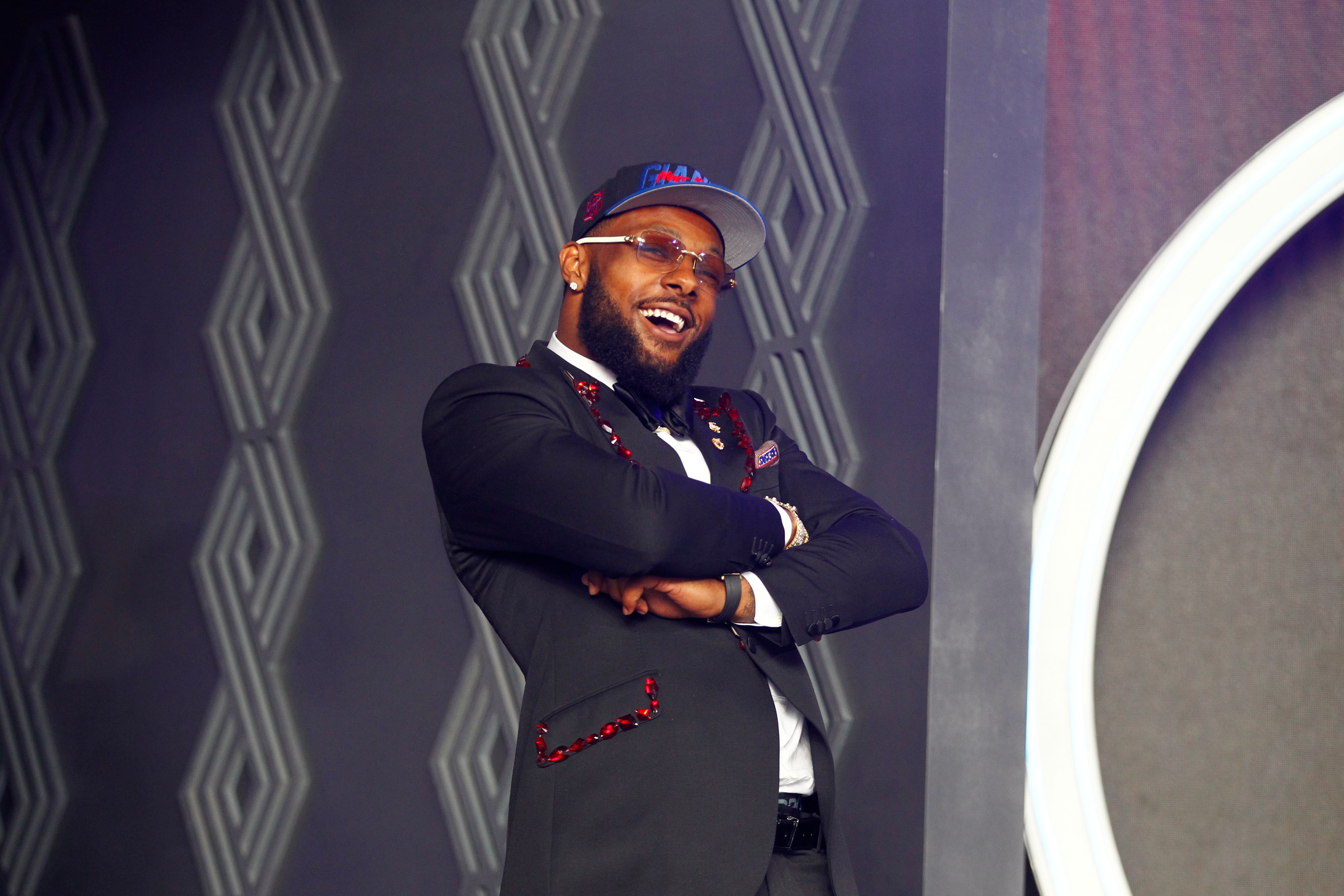 LAS VEGAS, NV - APRIL 28: Kayvon Thibodeaux, Oregon, is selected as the number five overall pick by the New York Giants during the NFL Draft on April 28, 2022 in Las Vegas, Nevada. (Photo by Jeff Speer/Icon Sportswire via Getty Images)