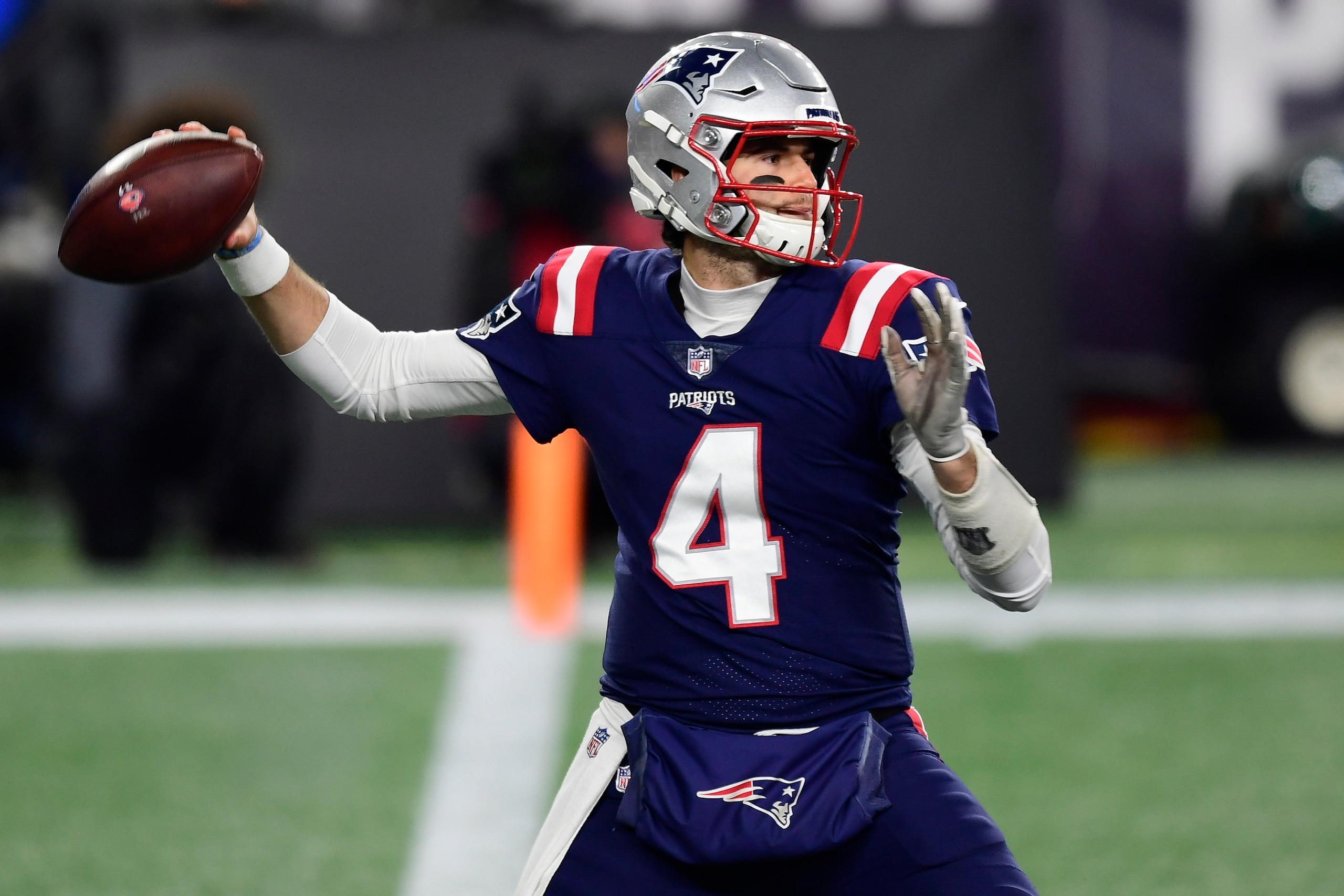FOXBOROUGH, MA - DECEMBER 28: Jarrett Stidham #4 of the New England Patriots throws during the fourth quarter of a game against the Buffalo Bills at Gillette Stadium on December 28, 2020 in Foxborough, Massachusetts. (Photo by Billie Weiss/Getty Images)