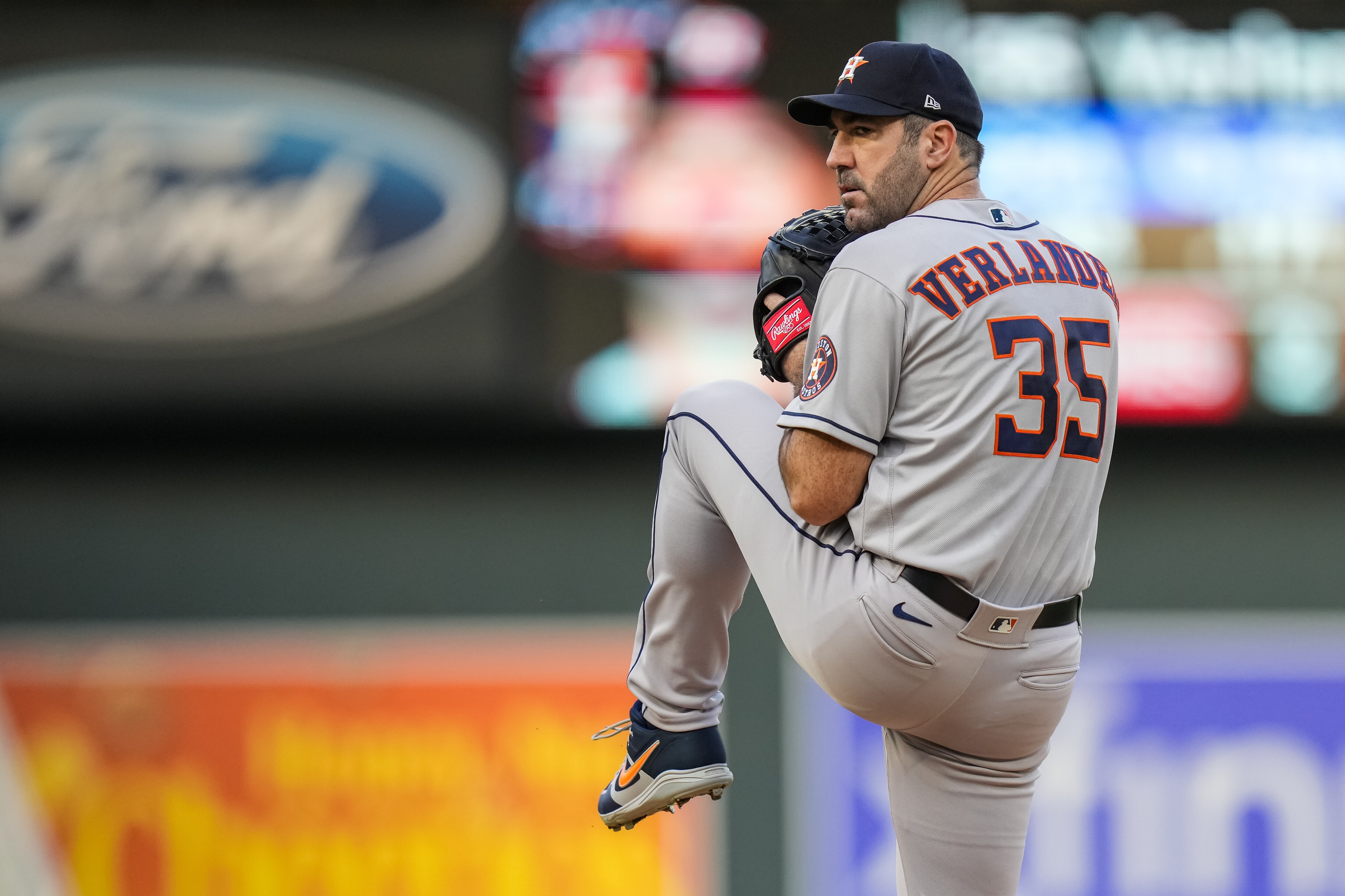 MINNEAPOLIS, MN - MAY 10: Justin Verlander #35 of the Houston Astros pitches against the Minnesota Twins on May 10, 2022 at Target Field in Minneapolis, Minnesota. (Photo by Brace Hemmelgarn/Minnesota Twins/Getty Images)