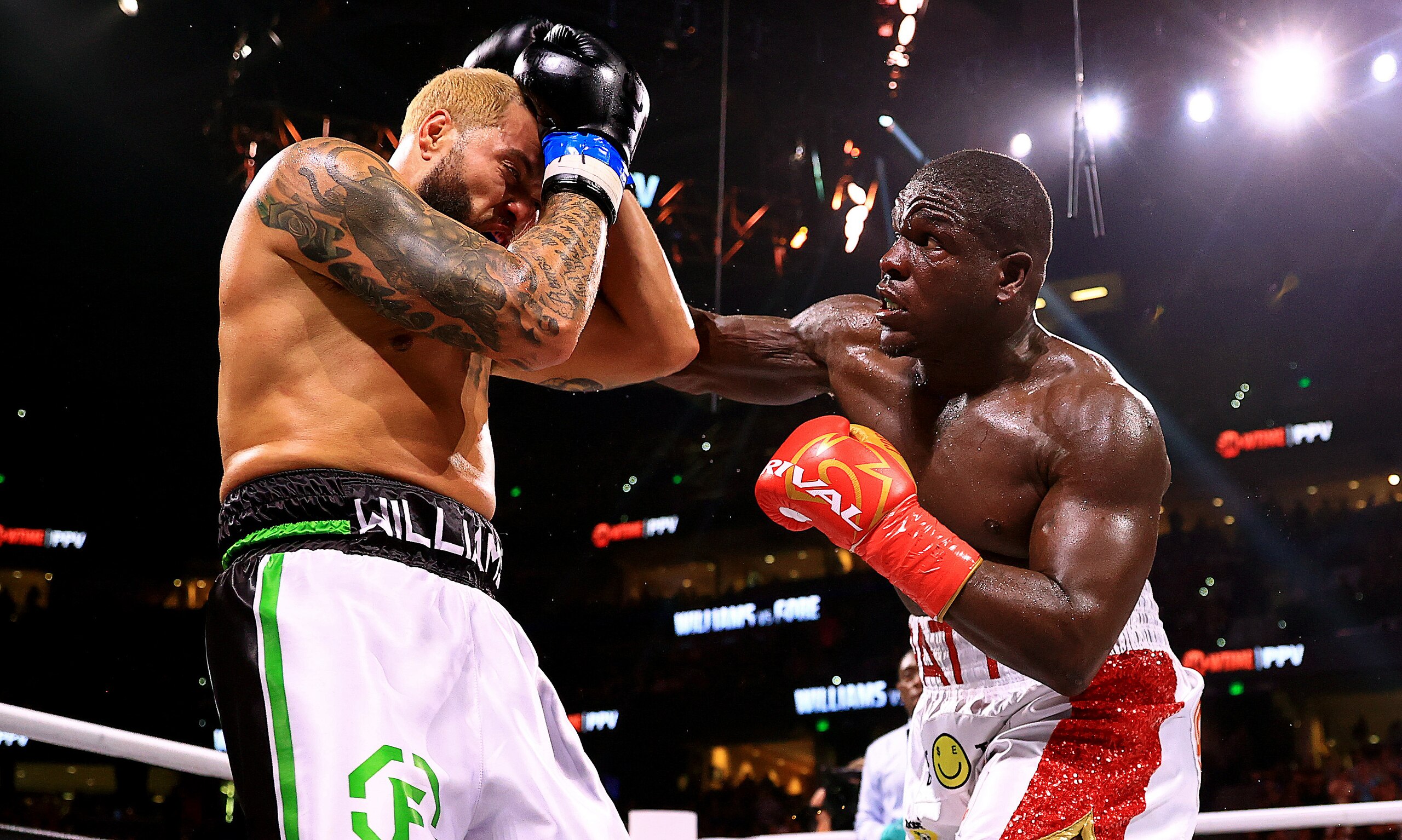 TAMPA, FLORIDA - DECEMBER 18: Frank Gore  during a fight against Deron Williams on December 18, 2021 in Tampa, Florida. (Photo by Mike Ehrmann/Getty Images)
