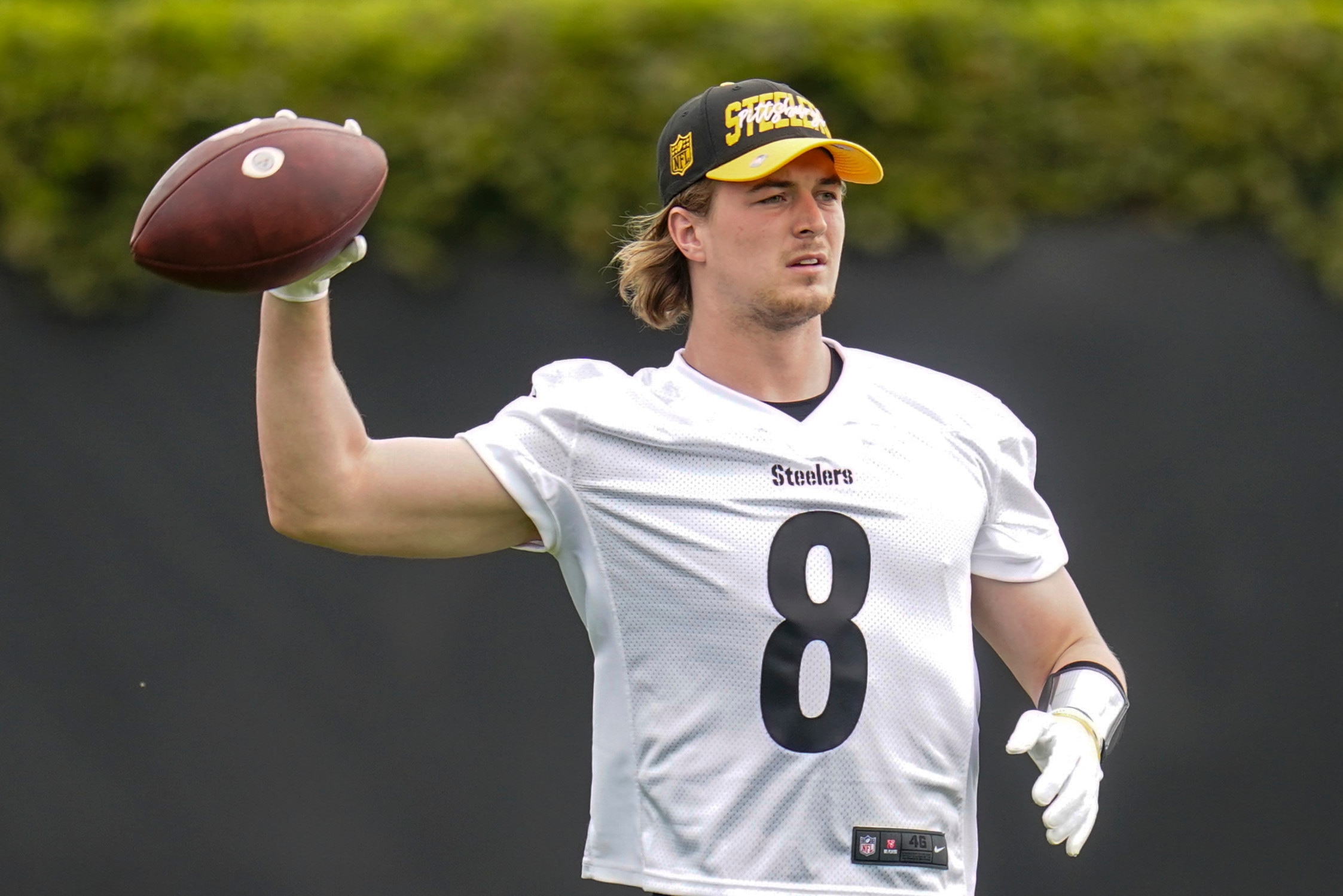 Pittsburgh Steelers quarterback Kenny Pickett (8) performs drills during an NFL football practice at rookie minicamp, Friday, May 13, 2022, in Pittsburgh. (AP Photo/Keith Srakocic)
