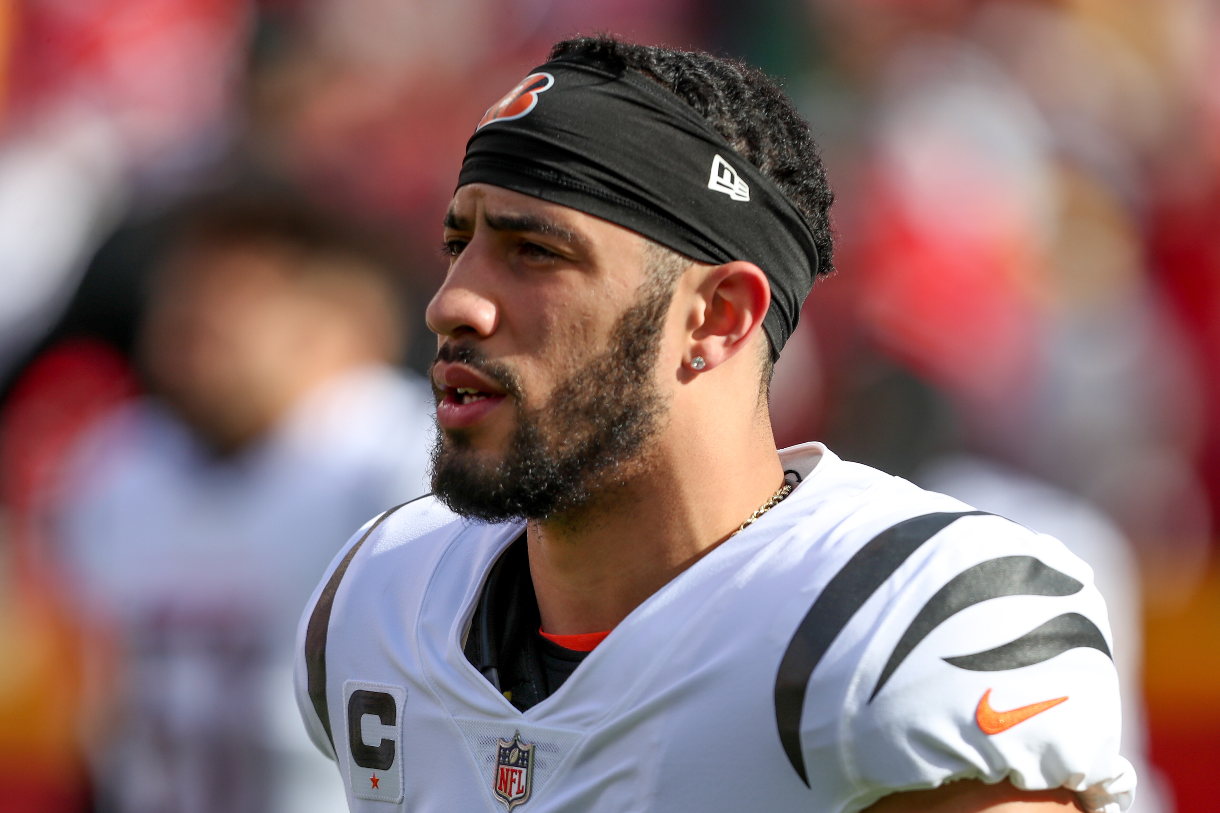 KANSAS CITY, MO - JANUARY 30: Cincinnati Bengals free safety Jessie Bates (30) before the AFC Championship game between the Cincinnati Bengals and Kansas City Chiefs on Jan 30, 2022 at GEHA Field at Arrowhead Stadium in Kansas City, MO. (Photo by Scott Winters/Icon Sportswire via Getty Images)
