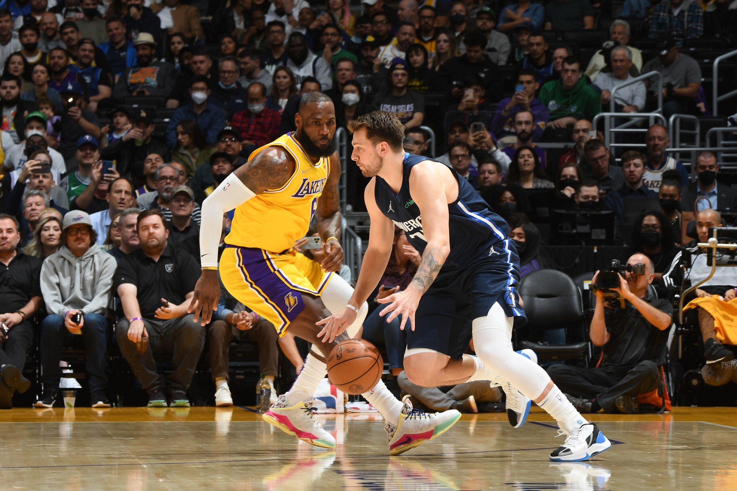 LOS ANGELES, CA - MARCH 1: LeBron James #6 of the Los Angeles Lakers plays defense on Luka Doncic #77 of the Dallas Mavericks during the game on March 1, 2022 at Crypto.Com Arena in Los Angeles, California. NOTE TO USER: User expressly acknowledges and agrees that, by downloading and/or using this Photograph, user is consenting to the terms and conditions of the Getty Images License Agreement. Mandatory Copyright Notice: Copyright 2022 NBAE (Photo by Andrew D. Bernstein/NBAE via Getty Images)