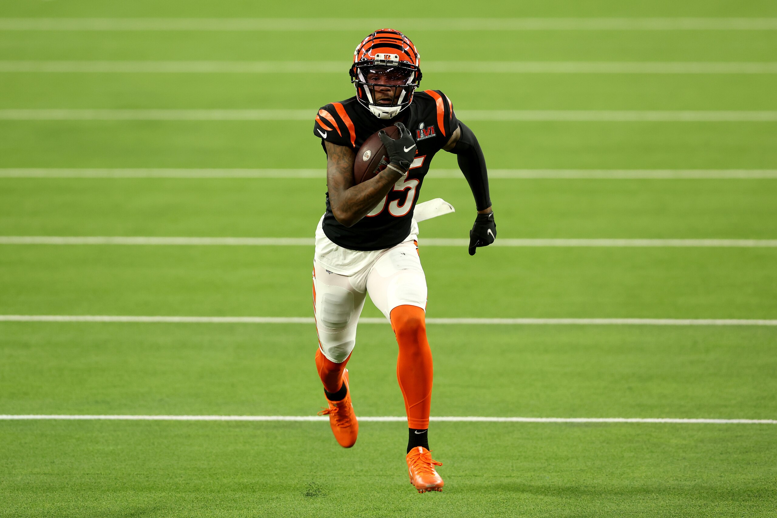 INGLEWOOD, CALIFORNIA - FEBRUARY 13: Tee Higgins #85 of the Cincinnati Bengals runs with the ball for a touchdown in the third quarter during Super Bowl LVI at SoFi Stadium on February 13, 2022 in Inglewood, California. (Photo by Rob Carr/Getty Images)