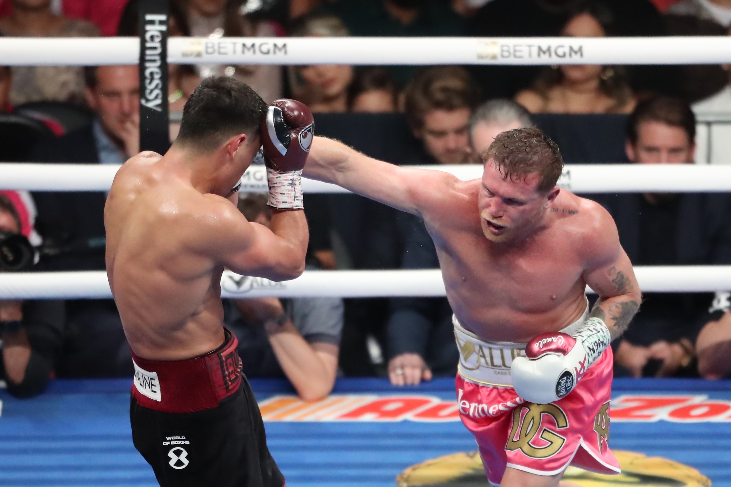 LAS VEGAS, NV - MAY 7: (R-L) Boxer Canelo Álvarez punches Dmitry Bivol during their fight at the T-Mobile Arena on May 7, 2022 in Las Vegas, Nevada, USA. 
(Photo by Alejandro Salazar/PxImages/Icon Sportswire via Getty Images)