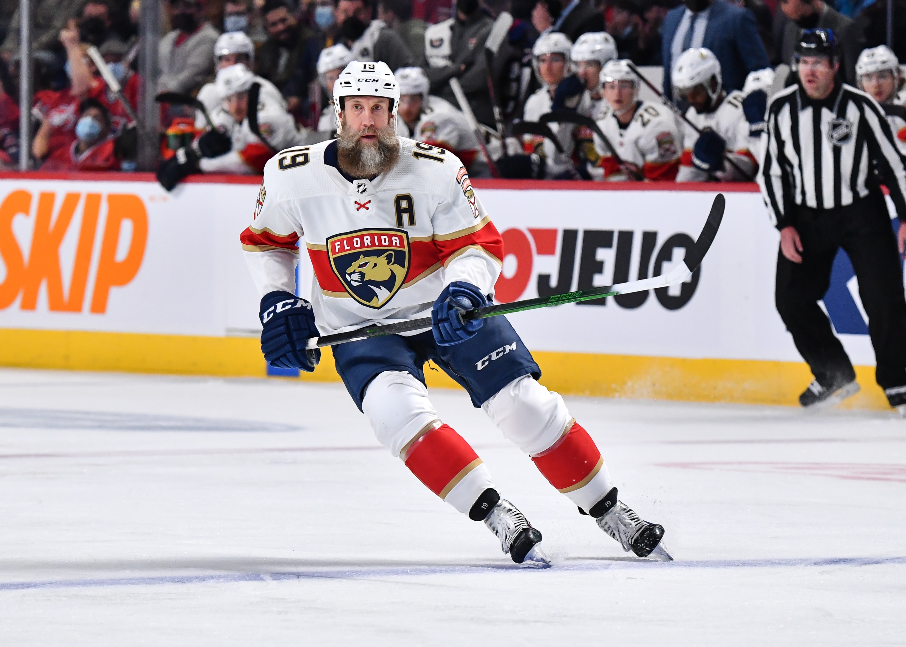 MONTREAL, QC - APRIL 29:  Joe Thornton #19 of the Florida Panthers skates against the Montreal Canadiens during the first period at Centre Bell on April 29, 2022 in Montreal, Canada.  The Montreal Canadiens defeated the Florida Panthers 10-2.  (Photo by Minas Panagiotakis/Getty Images)