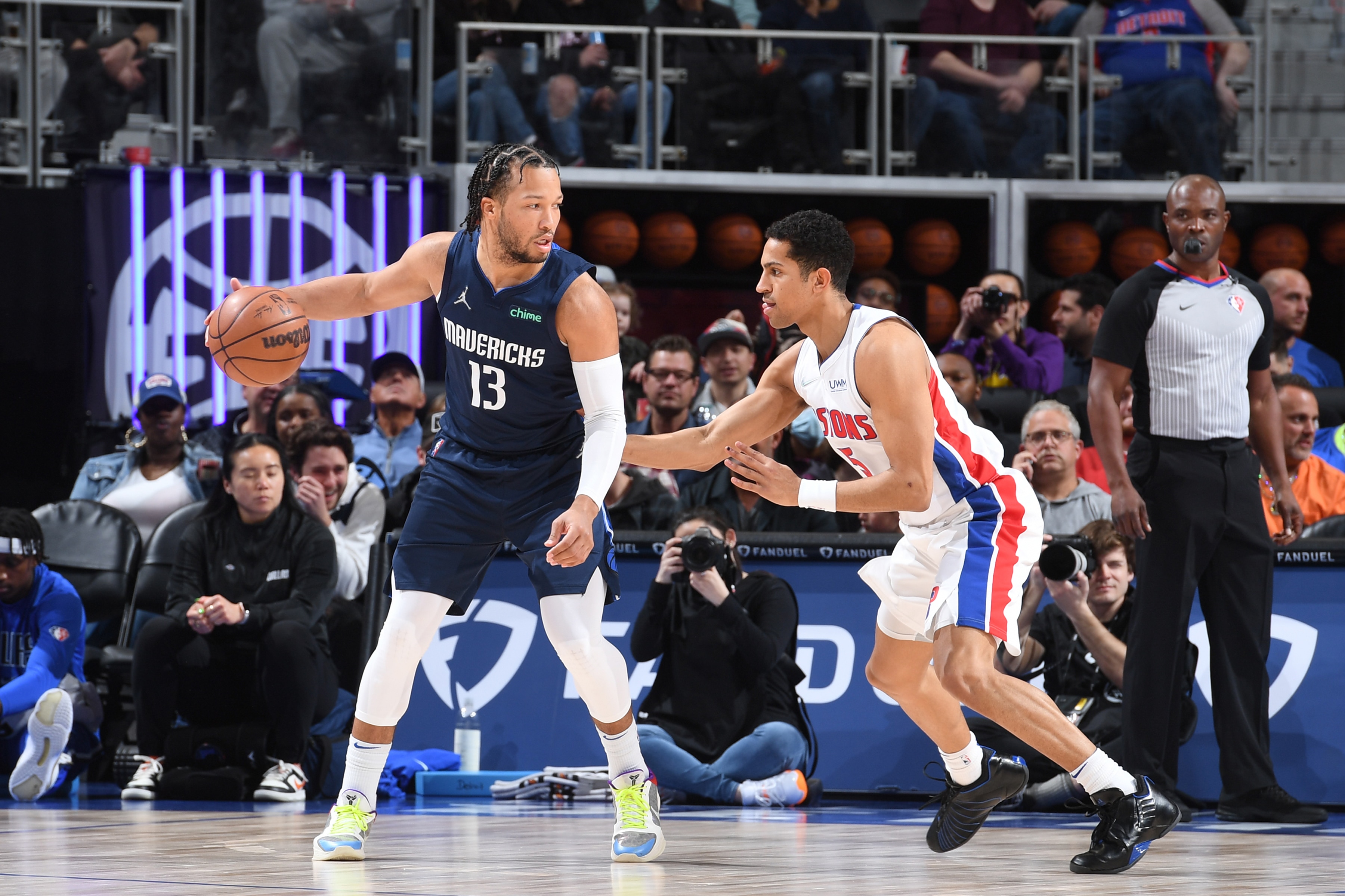 DETROIT, MI - APRIL 6: Jalen Brunson #13 of the Dallas Mavericks handles the ball during the game against the Detroit Pistons on April 6, 2022 at Little Caesars Arena in Detroit, Michigan. NOTE TO USER: User expressly acknowledges and agrees that, by downloading and/or using this photograph, User is consenting to the terms and conditions of the Getty Images License Agreement. Mandatory Copyright Notice: Copyright 2022 NBAE (Photo by Chris Schwegler/NBAE via Getty Images)