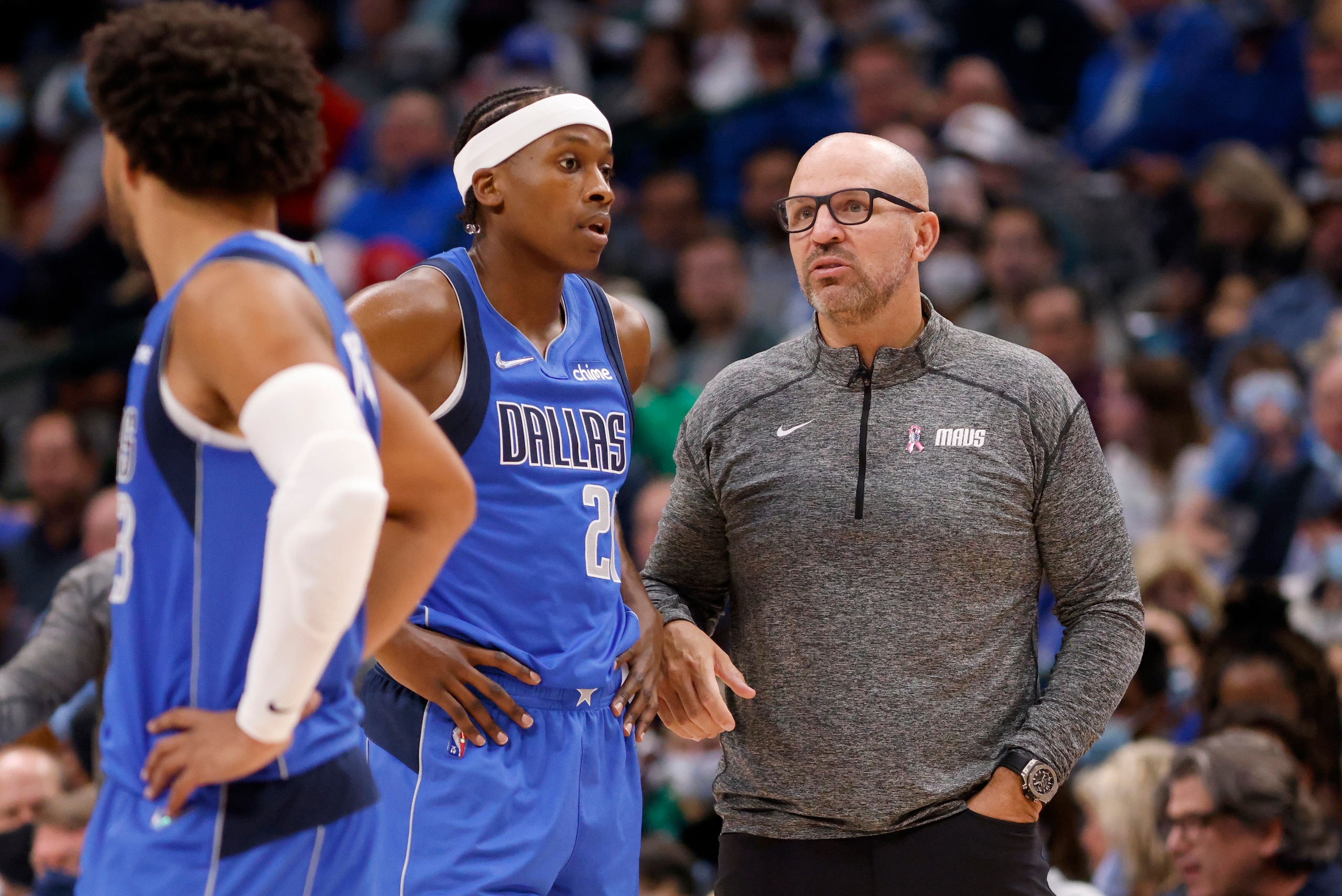 DALLAS, TX - NOVEMBER 2: Frank Ntilikina #21 of the Dallas Mavericks talks with head coach Jason Kidd as the Mavericks play the the Miami Heat in the second half at American Airlines Center on November 2, 2021 in Dallas, Texas. The Miami Heat won 125-110. NOTE TO USER: User expressly acknowledges and agrees that, by downloading and or using this photograph, User is consenting to the terms and conditions of the Getty Images License Agreement. (Photo by Ron Jenkins/Getty Images)